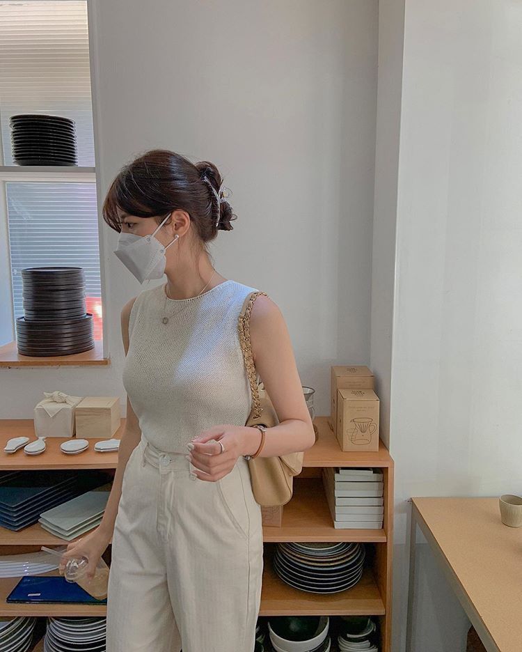 4 kiểu áo 3 lỗ giúp bạn thêm duyên dáng, trẻ trung - Ảnh 8.