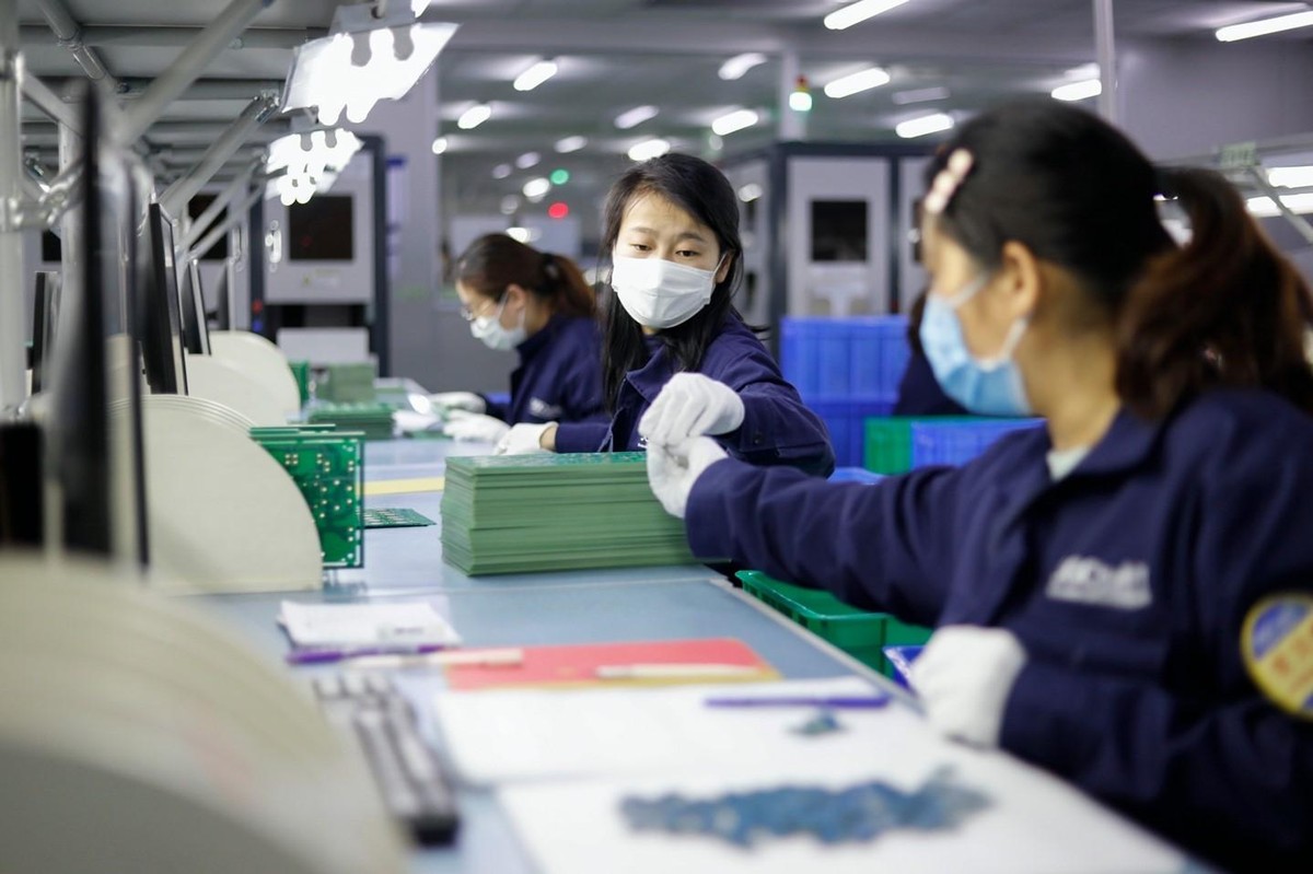 Cơ hội mới giúp công nhân thất nghiệp tìm việc làm - Ảnh 1.
