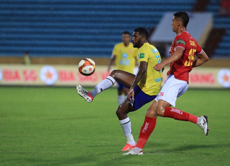 Kết quả vòng 12 V.League: Nguyên Mạnh tỏa sáng, Nam Định thoát thua Thanh Hóa - Ảnh 4.