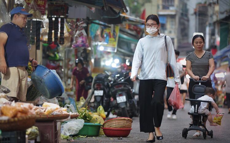 Đau đầu quản lý chi tiêu khi giá cả &quot;chạy trước&quot; tăng lương