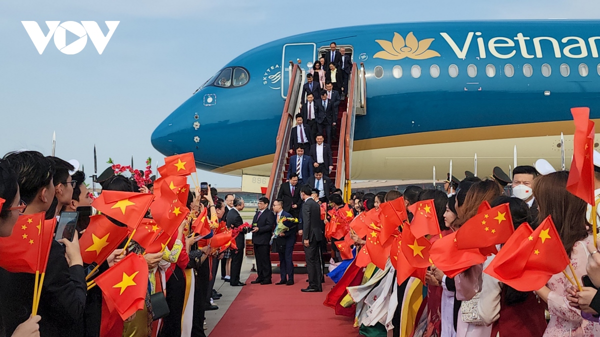 Thủ tướng tới Bắc Kinh thăm chính thức Trung Quốc và dự Hội nghị WEF - Ảnh 3. Thủ tướng tới Bắc Kinh thăm chính thức Trung Quốc và dự Hội nghị WEF - Ảnh 3.