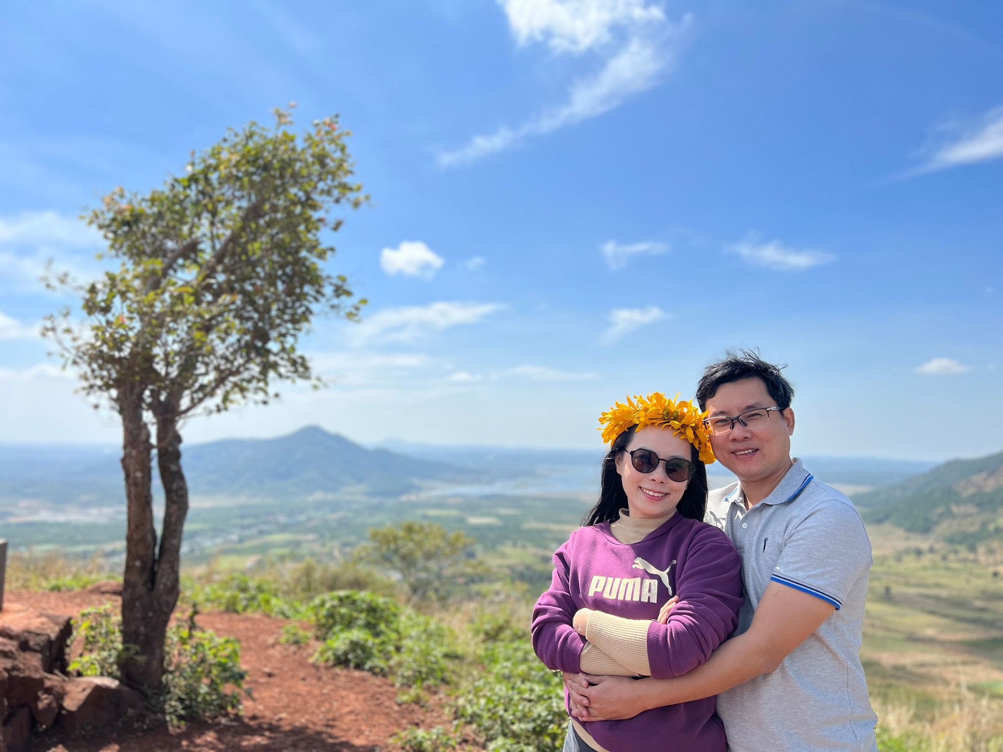 Nhân ngày Gia đình VN 28/6: &quot;Đừng tìm kiếm hạnh phúc, hãy nỗ lực, tận hưởng bên nhau mỗi ngày&quot; - Ảnh 1.