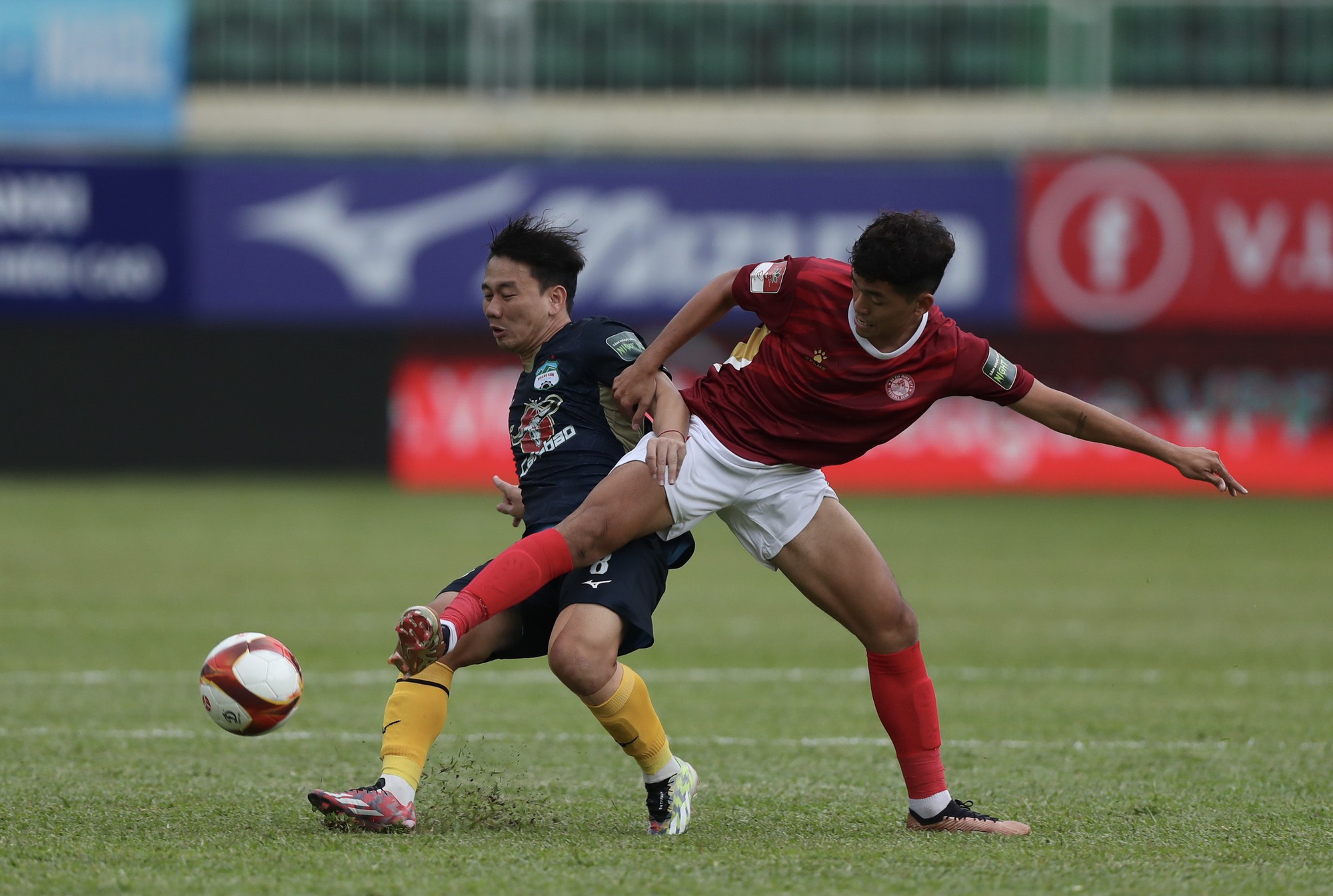 Nhận diện &quot;bát hùng&quot; V.League 2023: &quot;Nút thắt&quot; trận Topenland Bình Định tiếp HAGL - Ảnh 4.
