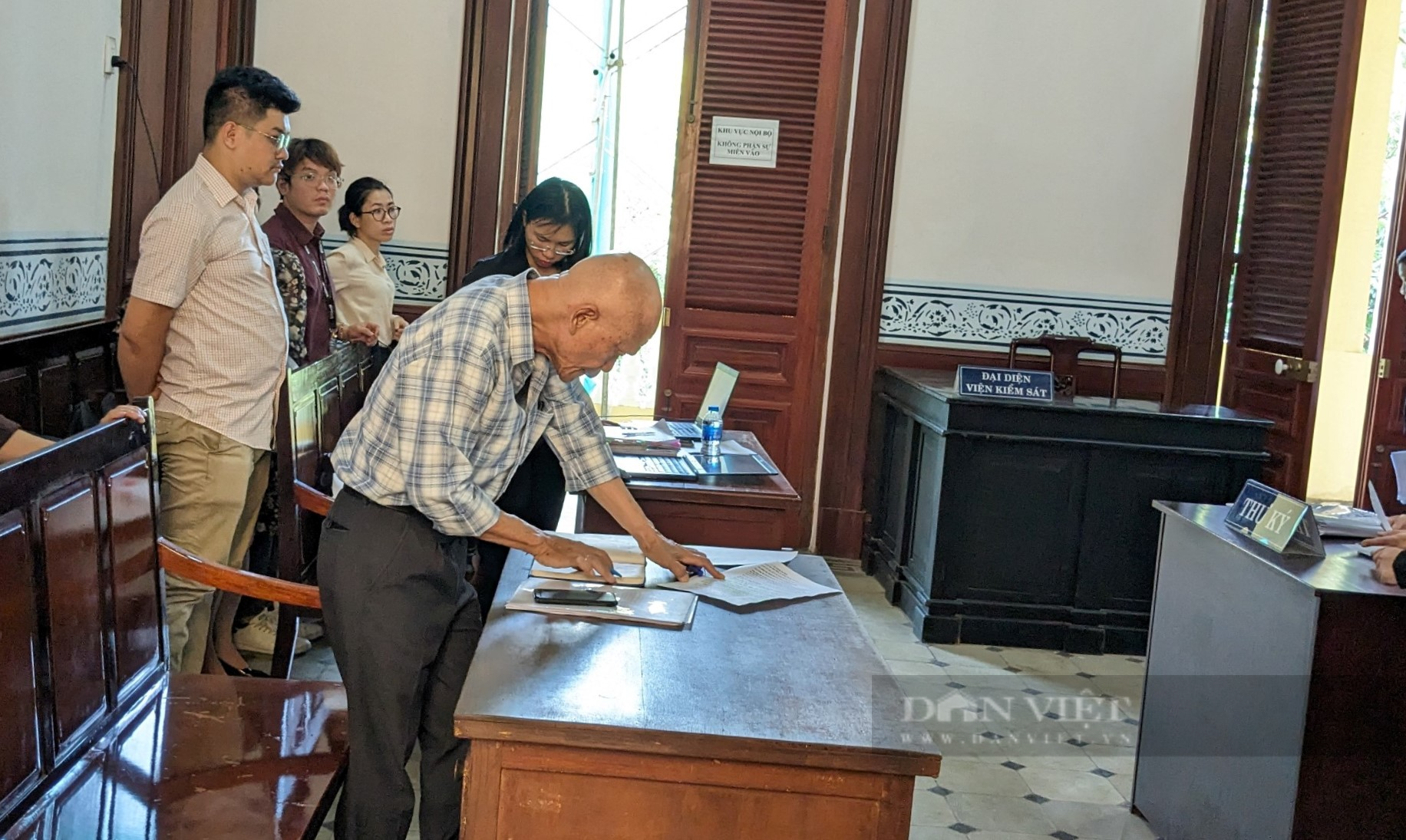 Hoãn phiên tòa vụ giám đốc người Anh kiện CGV đòi bồi thường 6 tỷ đồng - Ảnh 1.