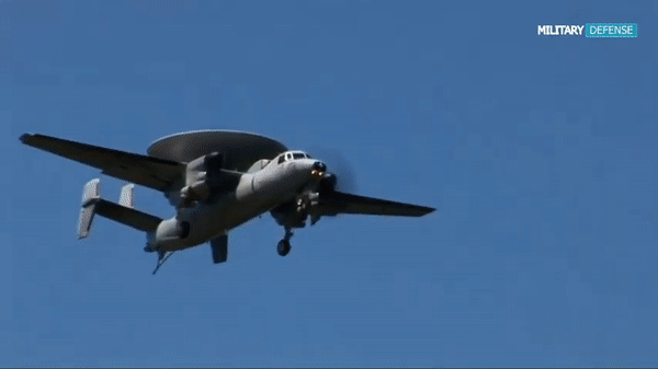 &quot;Mắt thần&quot; E-2 Hawkeye trên tàu sân bay của Mỹ lợi hại thế nào? - Ảnh 4.