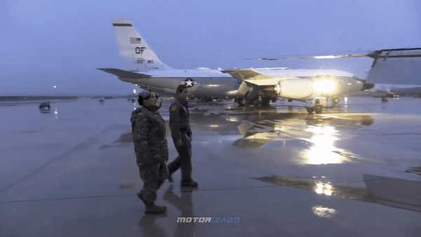 Trinh sát cơ khổng lồ RC-135 Anh quay đầu ngay khi gặp Su-27 Nga trên Biển Đen - Ảnh 6.