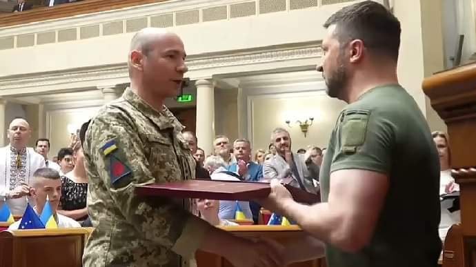 Chỉ huy phòng không Ukraine bắn hạ 13 tên lửa siêu thanh Kinzhal  - Ảnh 1.