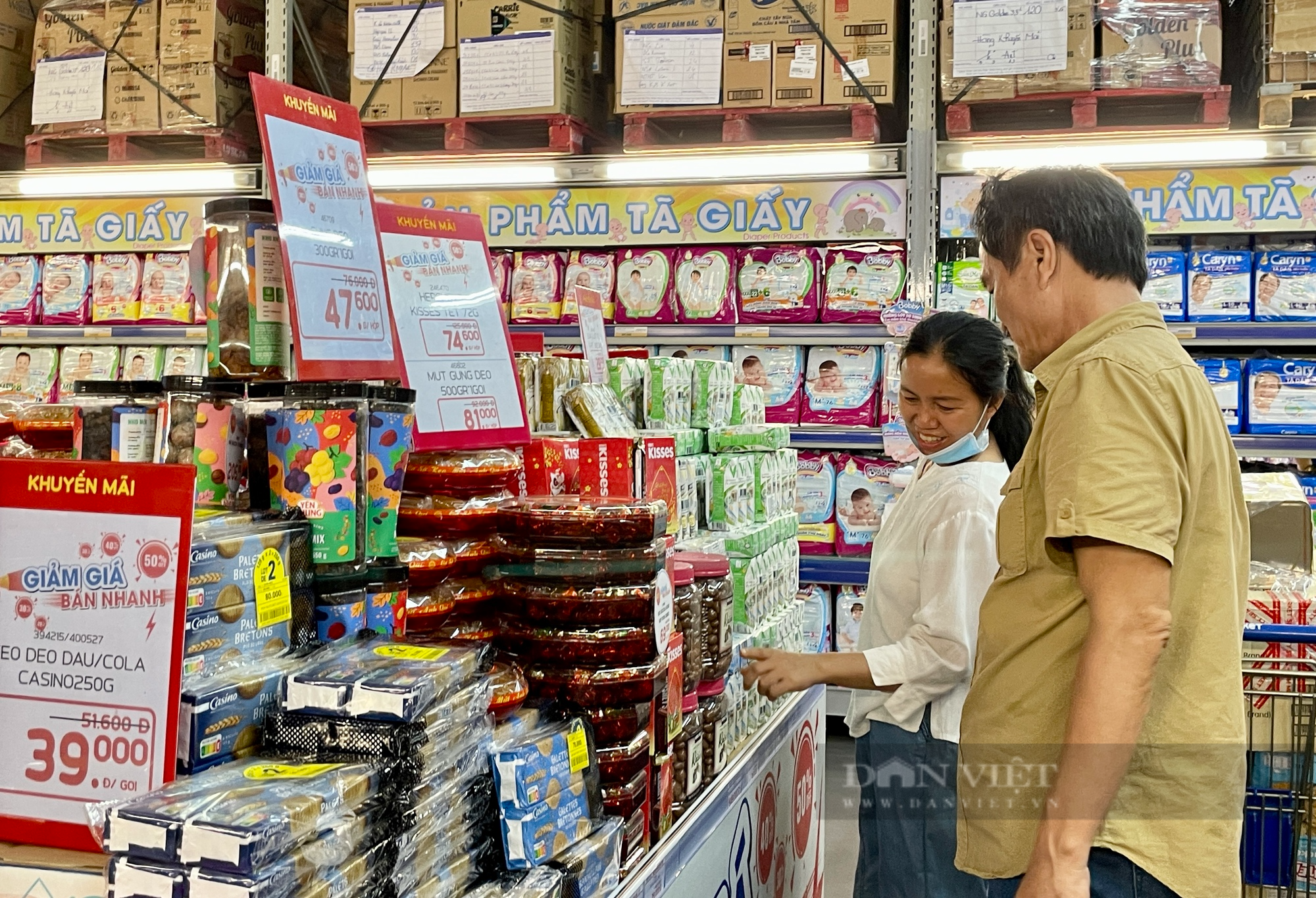 Người dân thắt chặt chi tiêu vì khó khăn, mì gói cũng phải tung giảm giá - Ảnh 3.