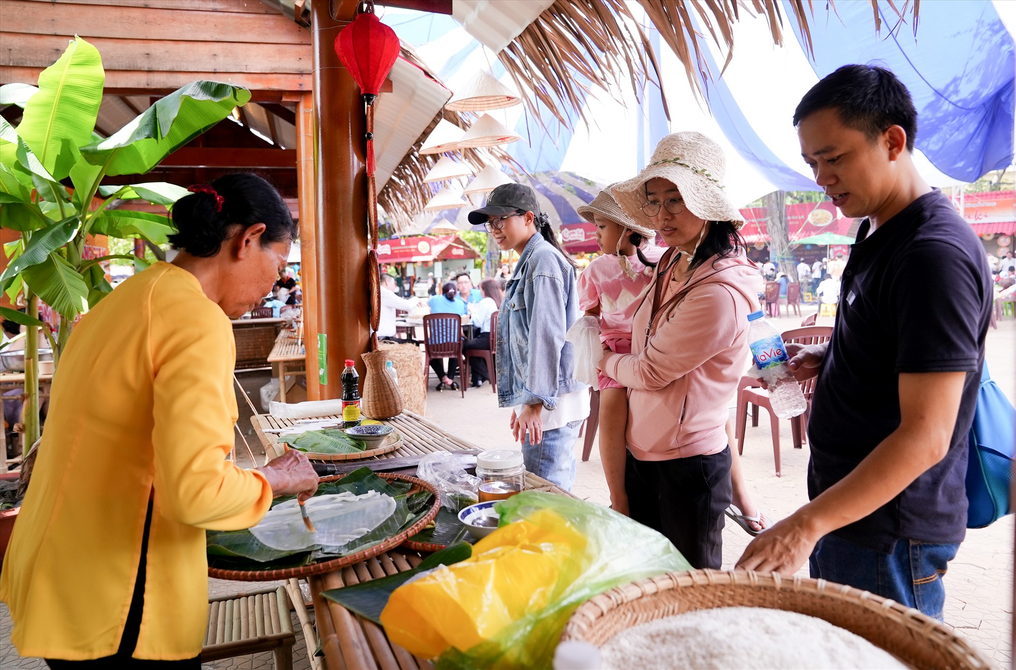 Thưởng thức món ngon xứ Quảng giữa Sài thành - Ảnh 10.