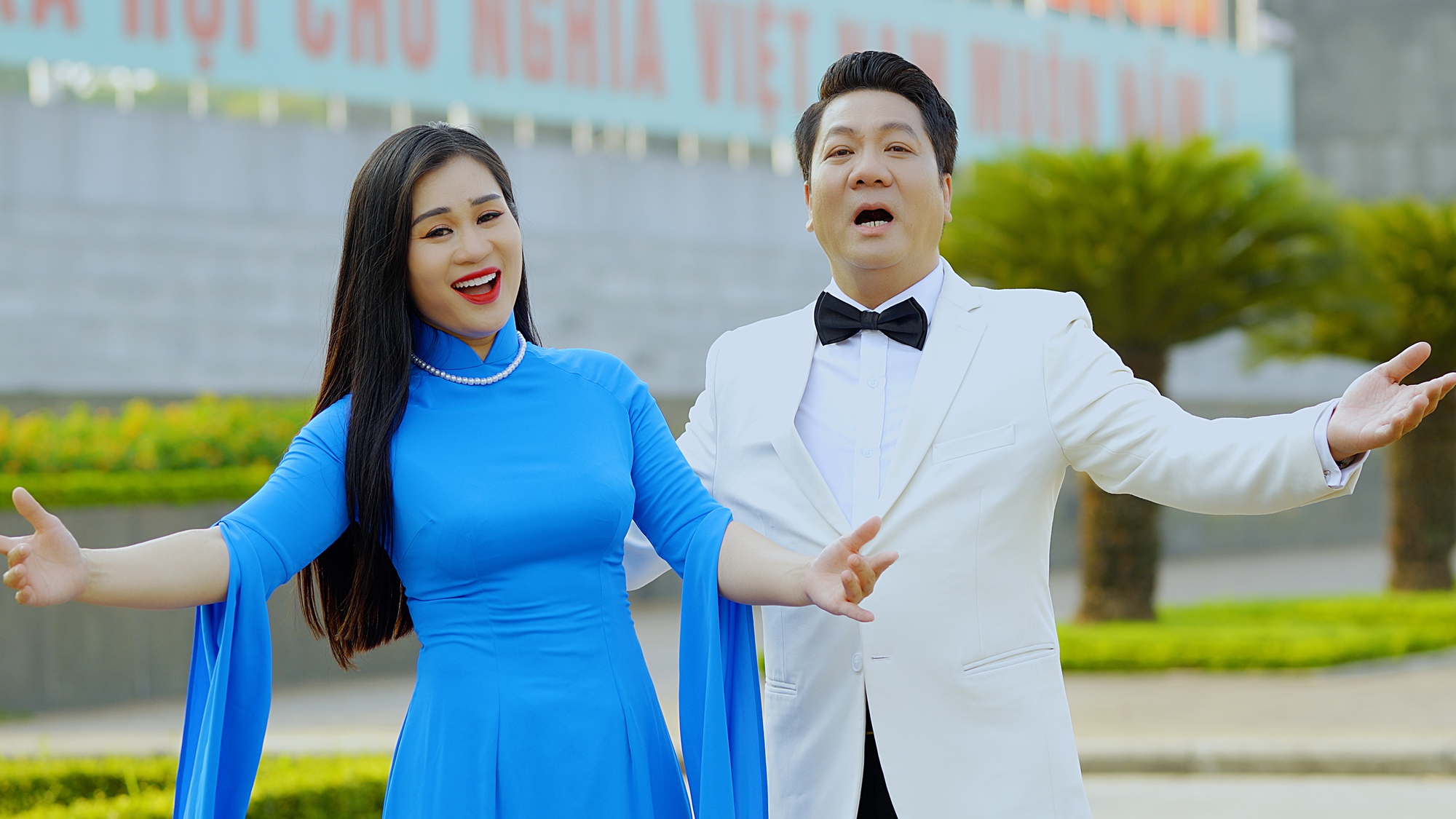Đào Tố Loan bị sốc nhiệt khi cùng NSND Quốc Hưng quay MV “Người đi tìm hình của nước”  - Ảnh 3.