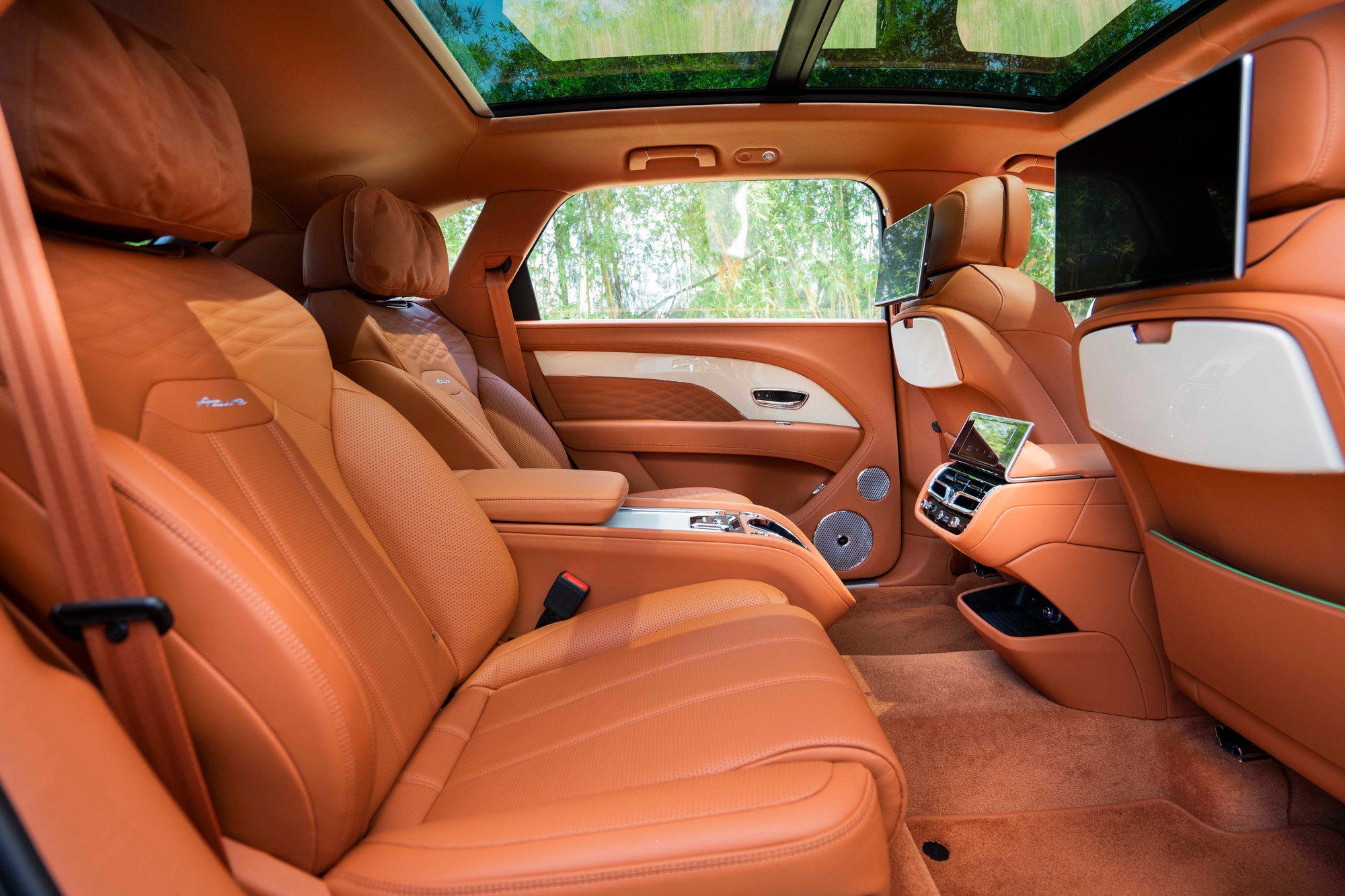 Ngắm Bentley Bentayga EWB Azure siêu sang vừa ra mắt - Ảnh 5.