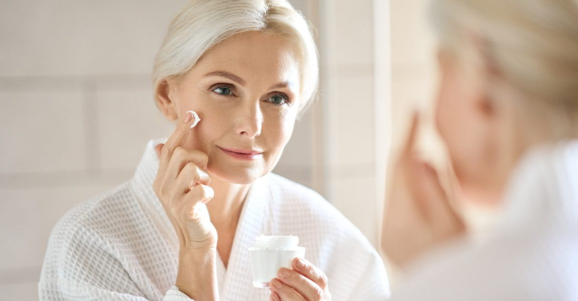 Bí quyết để phụ nữ trung niên có làn da đẹp - Ảnh 1.