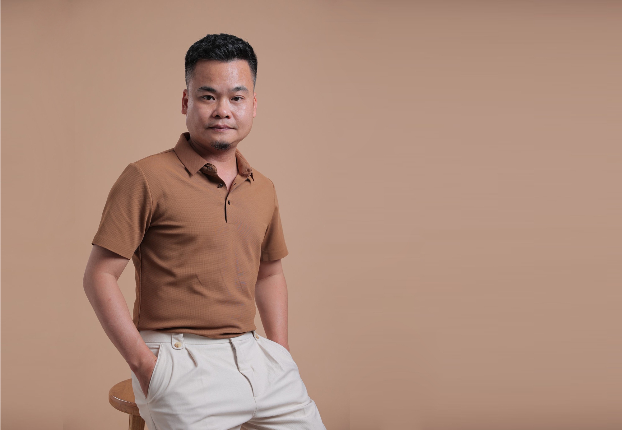 Đào Tố Loan bị sốc nhiệt khi cùng NSND Quốc Hưng quay MV “Người đi tìm hình của nước”  - Ảnh 6.