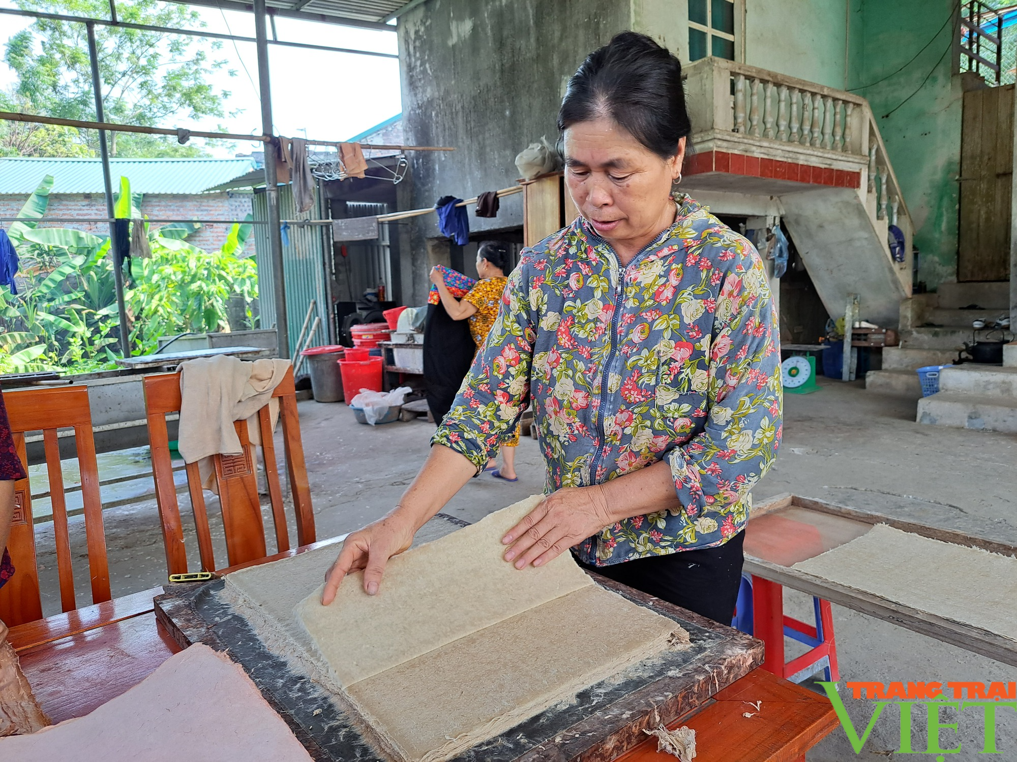 Nơi đây có những nghệ nhân miệt mài gìn giữ nghề làm giấy dó truyền thống - Ảnh 19. Nơi đây có những nghệ nhân miệt mài gìn giữ nghề làm giấy dó truyền thống - Ảnh 19.