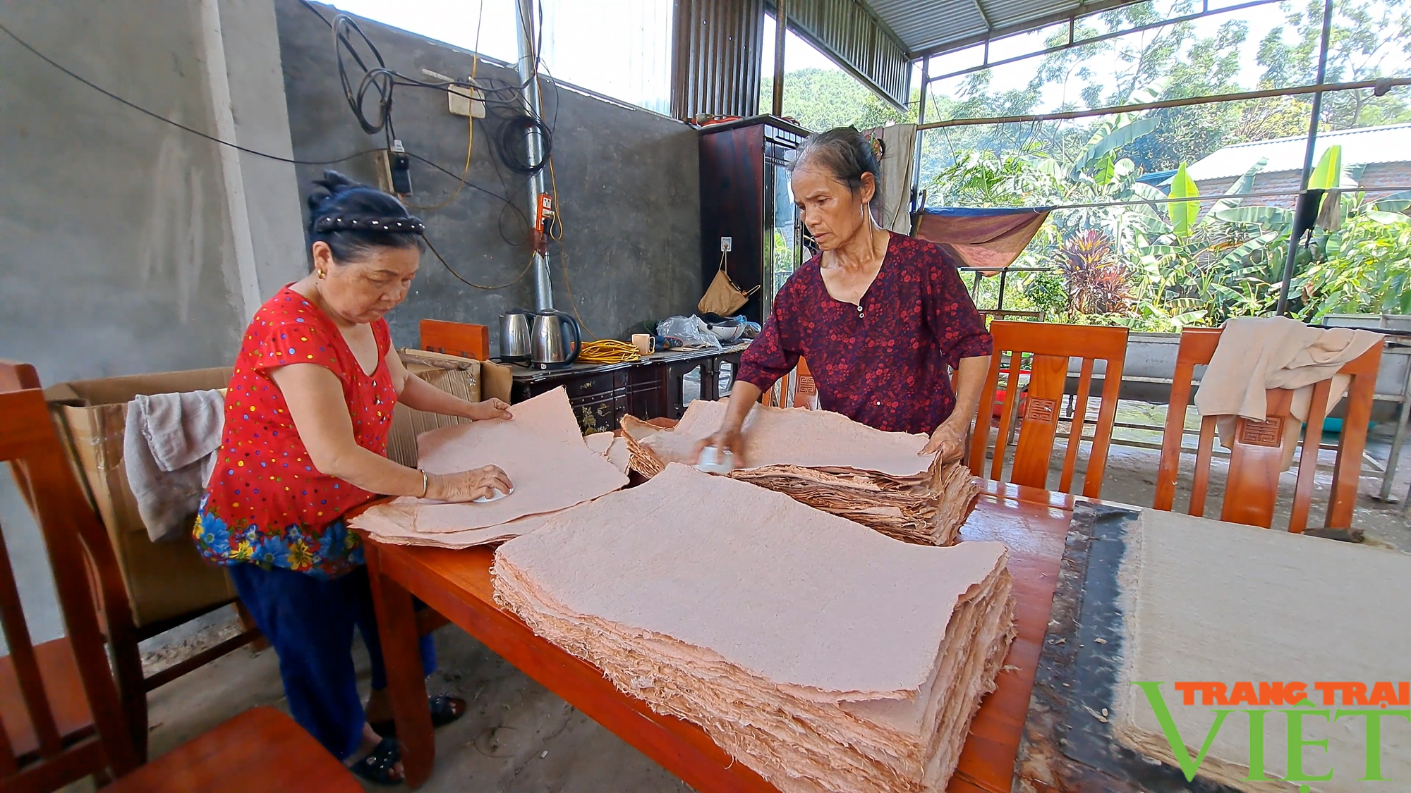 Nơi đây có những nghệ nhân miệt mài gìn giữ nghề làm giấy dó truyền thống - Ảnh 23. Nơi đây có những nghệ nhân miệt mài gìn giữ nghề làm giấy dó truyền thống - Ảnh 23.