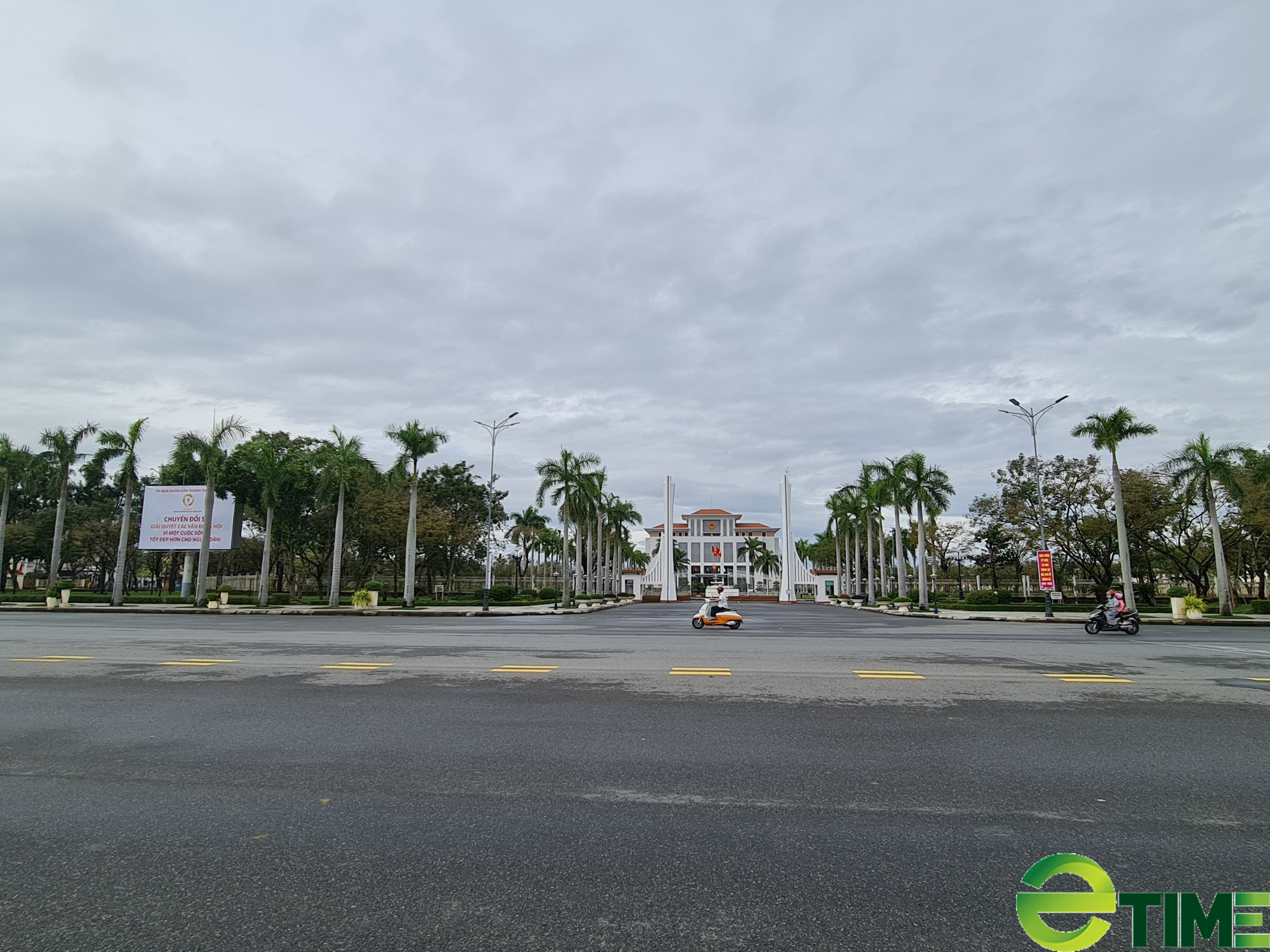 Quảng Nam cho 44 cán bộ, công chức, viên chức nghỉ hưu trước tuổi - Ảnh 1. Quảng Nam cho 44 cán bộ, công chức, viên chức nghỉ hưu trước tuổi - Ảnh 1.