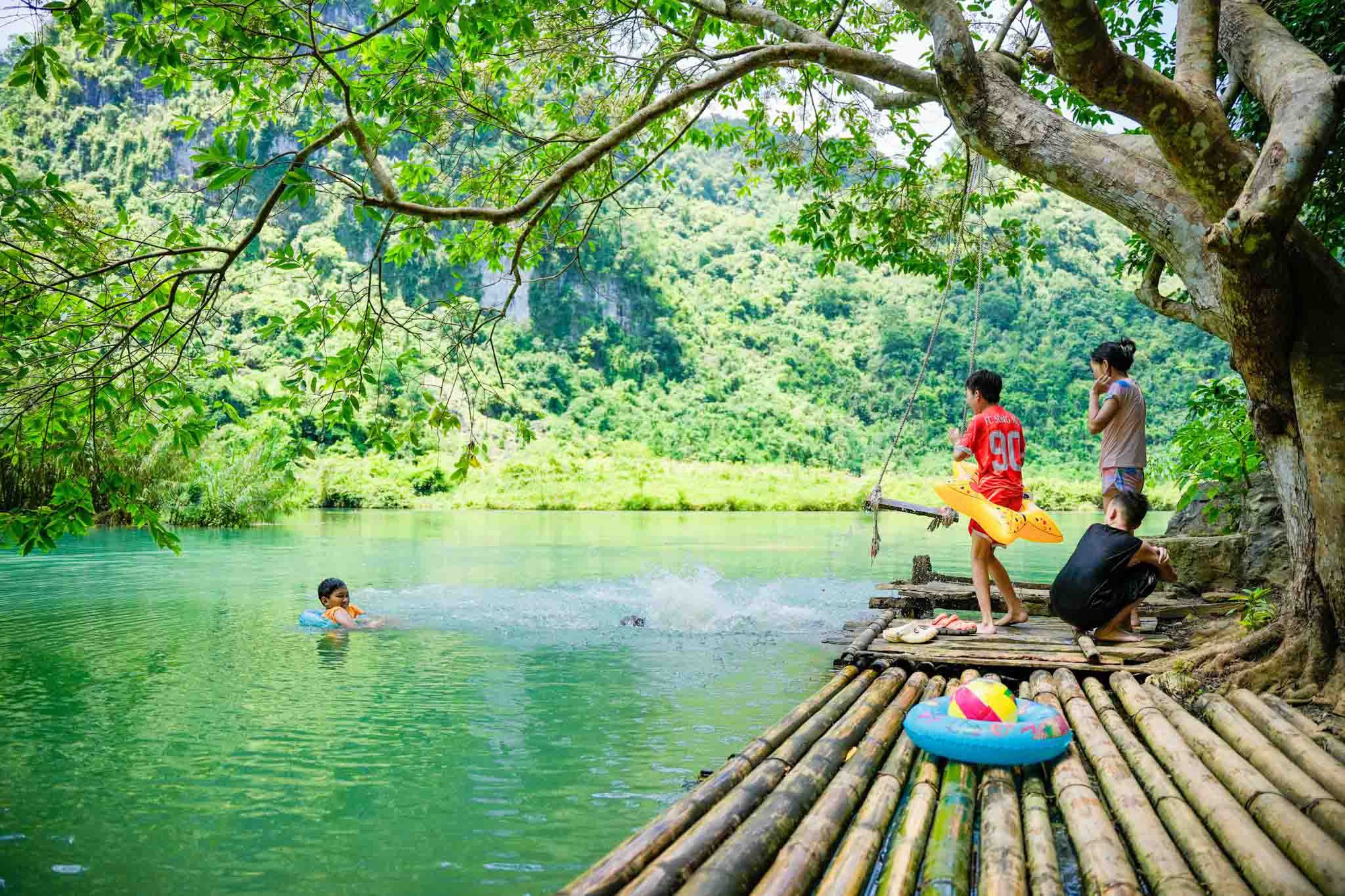 Thịnh hành xu hướng du lịch &quot;ngoài vùng phủ sóng&quot; - Ảnh 6.