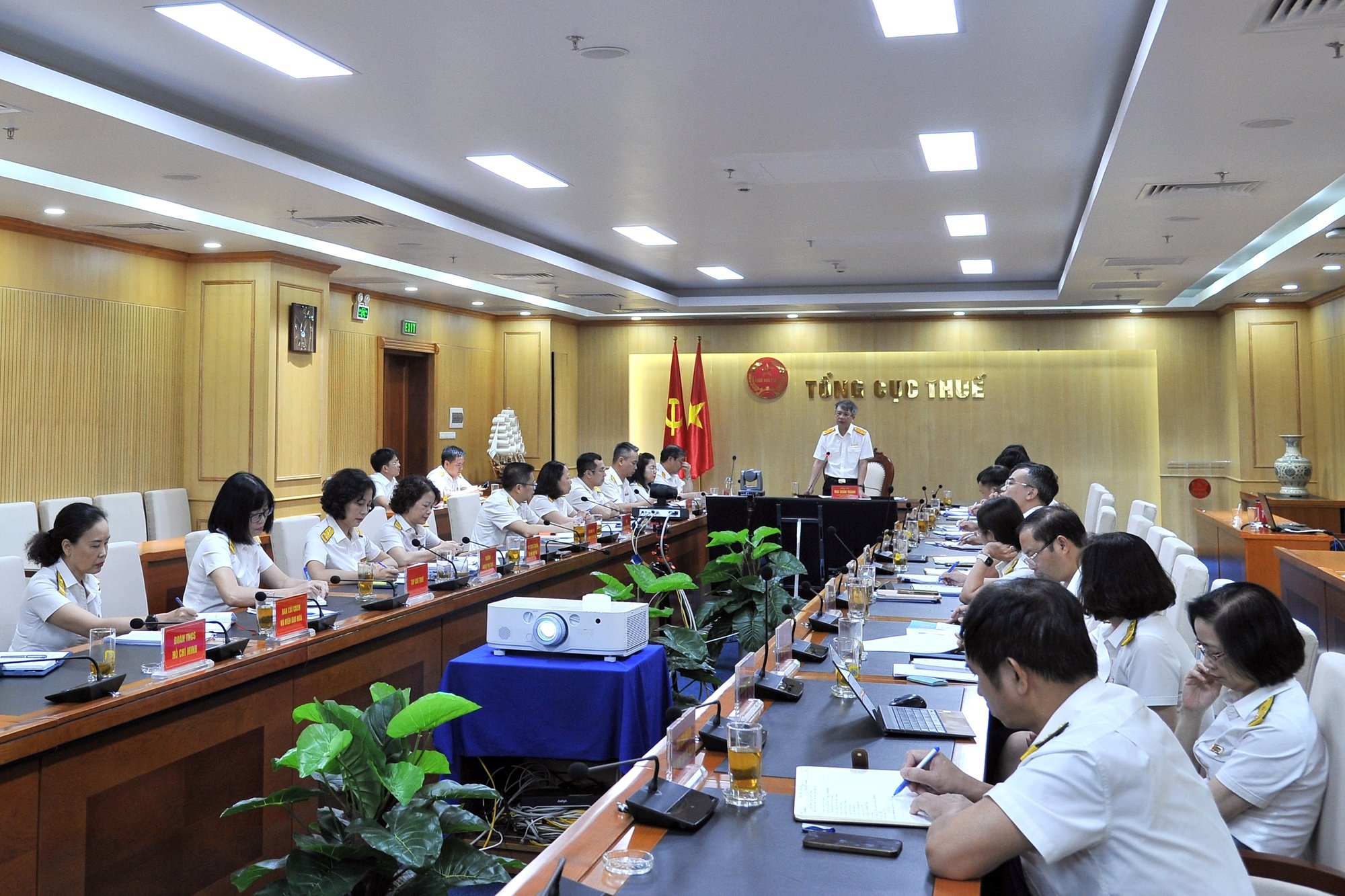 Ngành Thuế đẩy mạnh nộp thuế, hoàn thuế điện tử, tạo điều kiện cho người dân, doanh nghiệp - Ảnh 1.