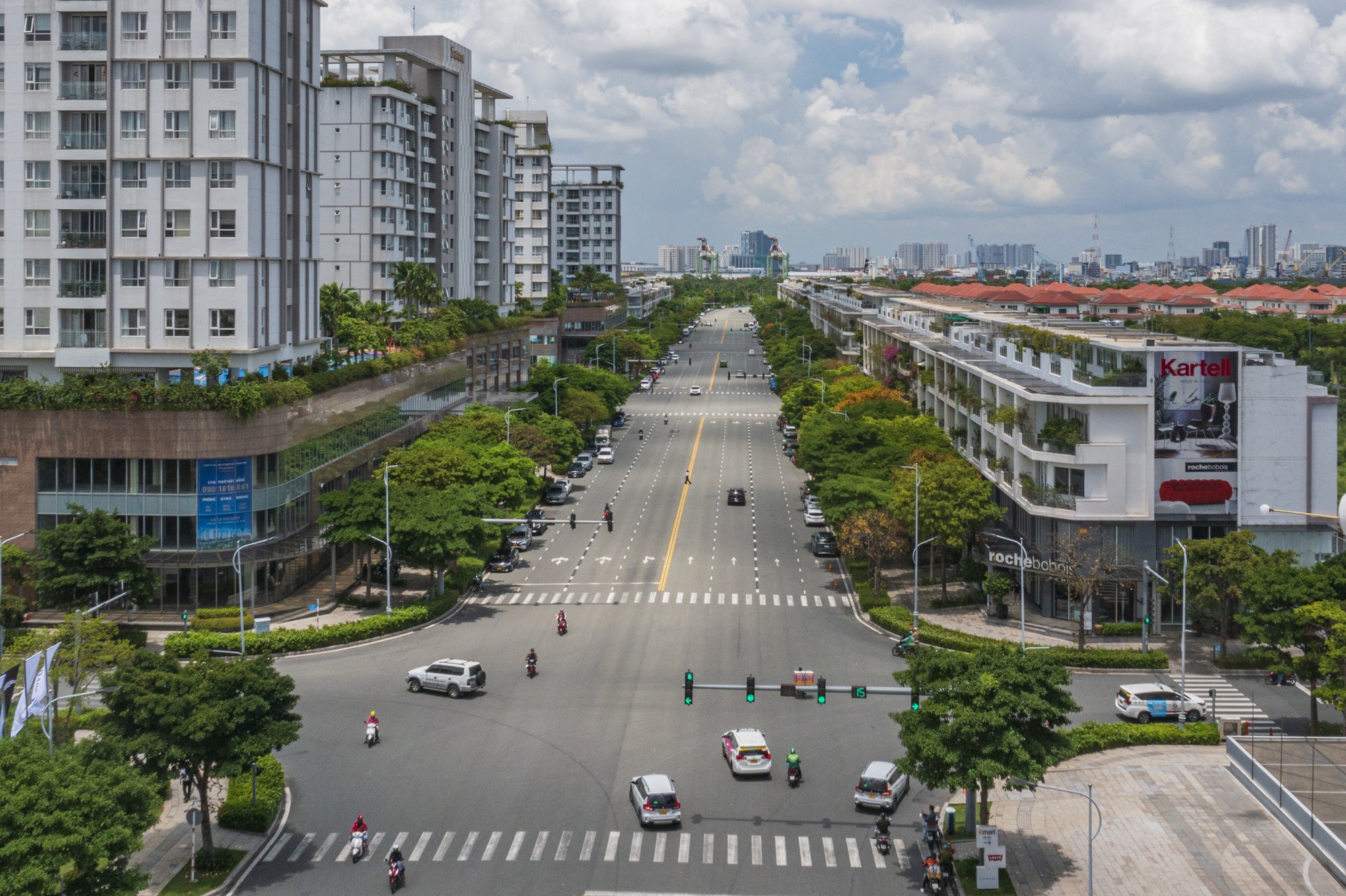 Phố ngân hàng mới ở TP.HCM - Ảnh 2.