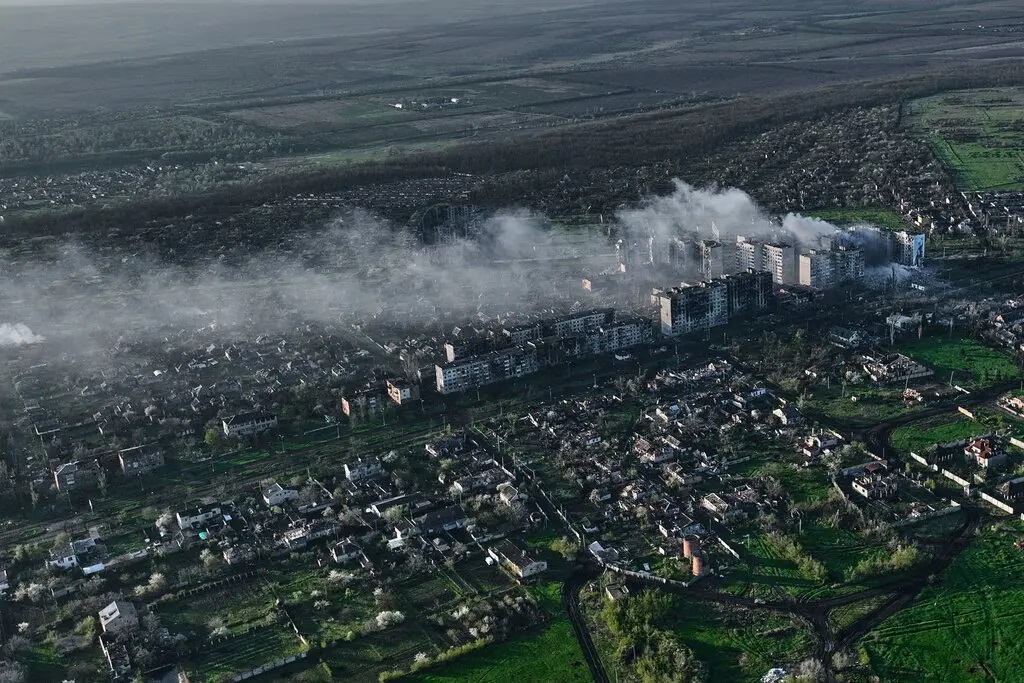 Trận chiến Bakhmut mới nhất: Ông trùm Wagner tuyên bố sốc về bước tiến của quân đội Ukraine - Ảnh 1.