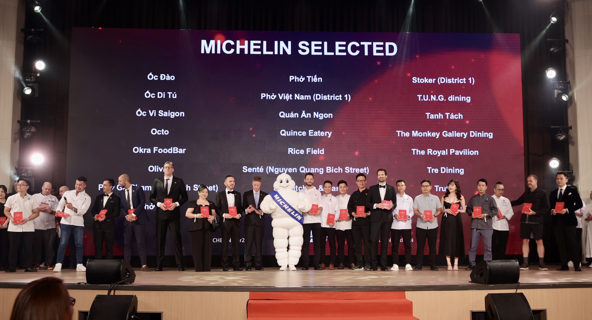 Bún chả Obama, phở Hòa Pasteur... được Michelin giới thiệu, 4 nhà hàng được gắn sao Michelin - Ảnh 2.