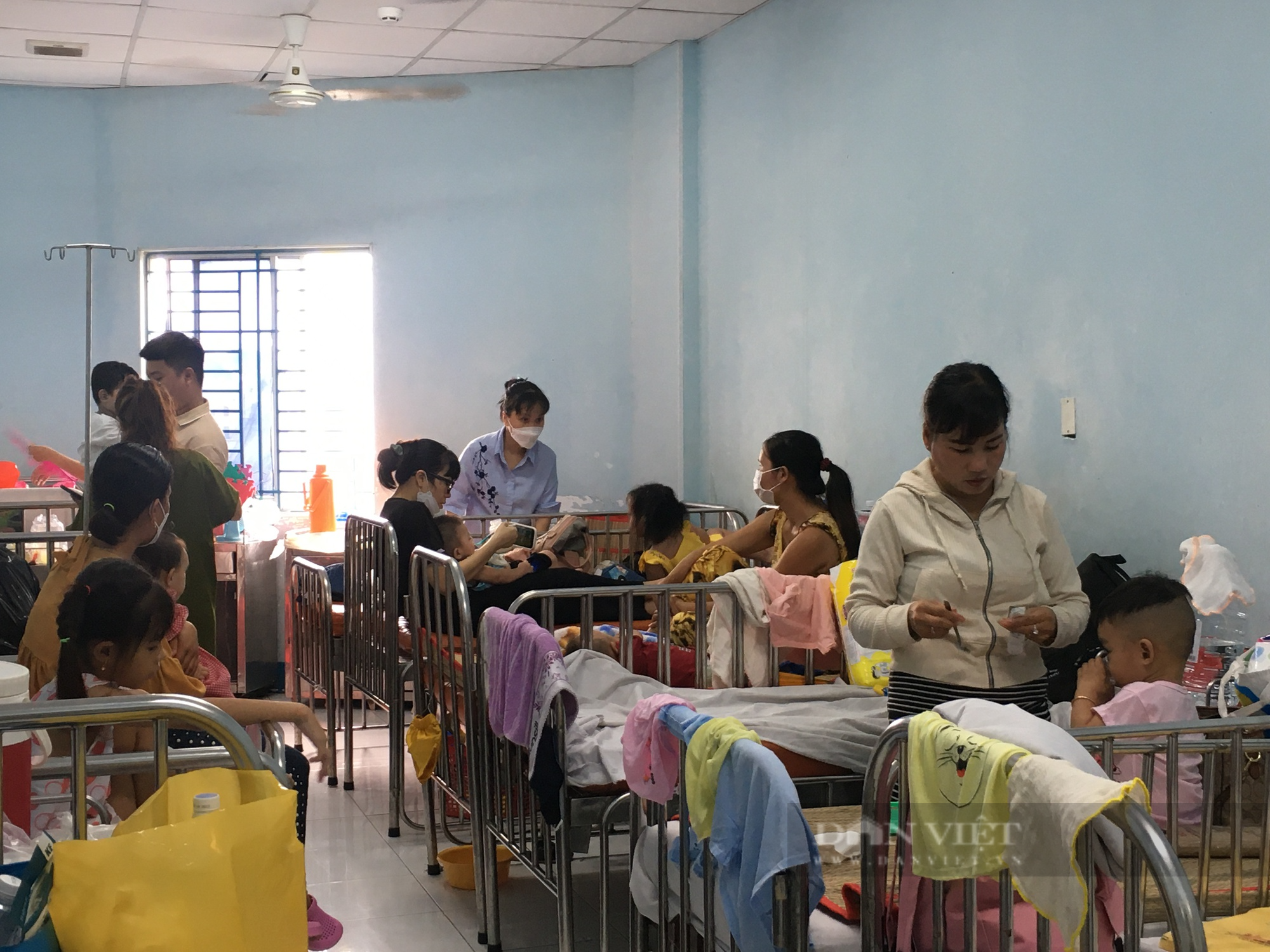 TP.HCM: Xác định chủng virus gây bệnh tay chân miệng nặng, lo ngại dịch chồng dịch - Ảnh 1.