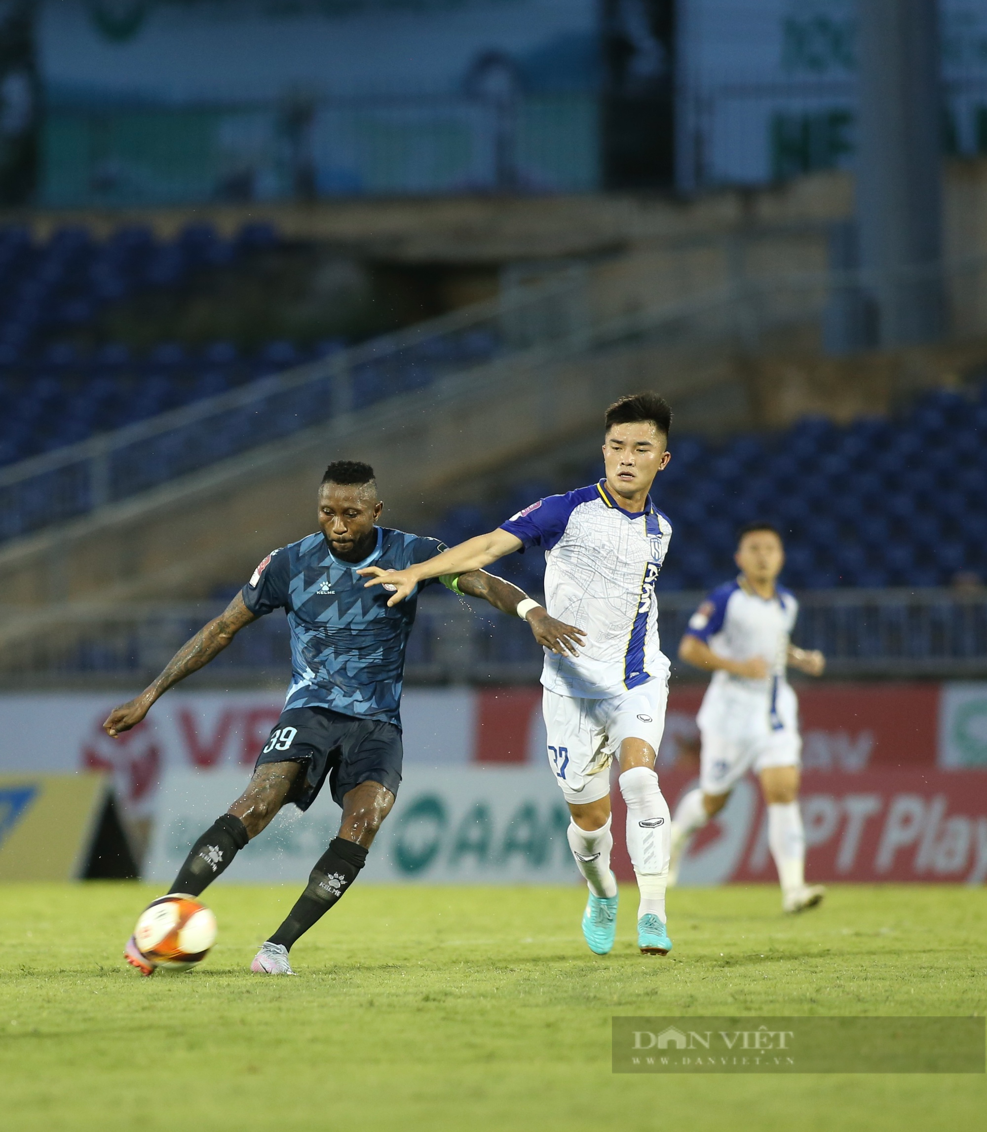 Kết quả vòng 11 V.League 2023: SLNA đánh bại TP.HCM trên sân Vinh - Ảnh 7.
