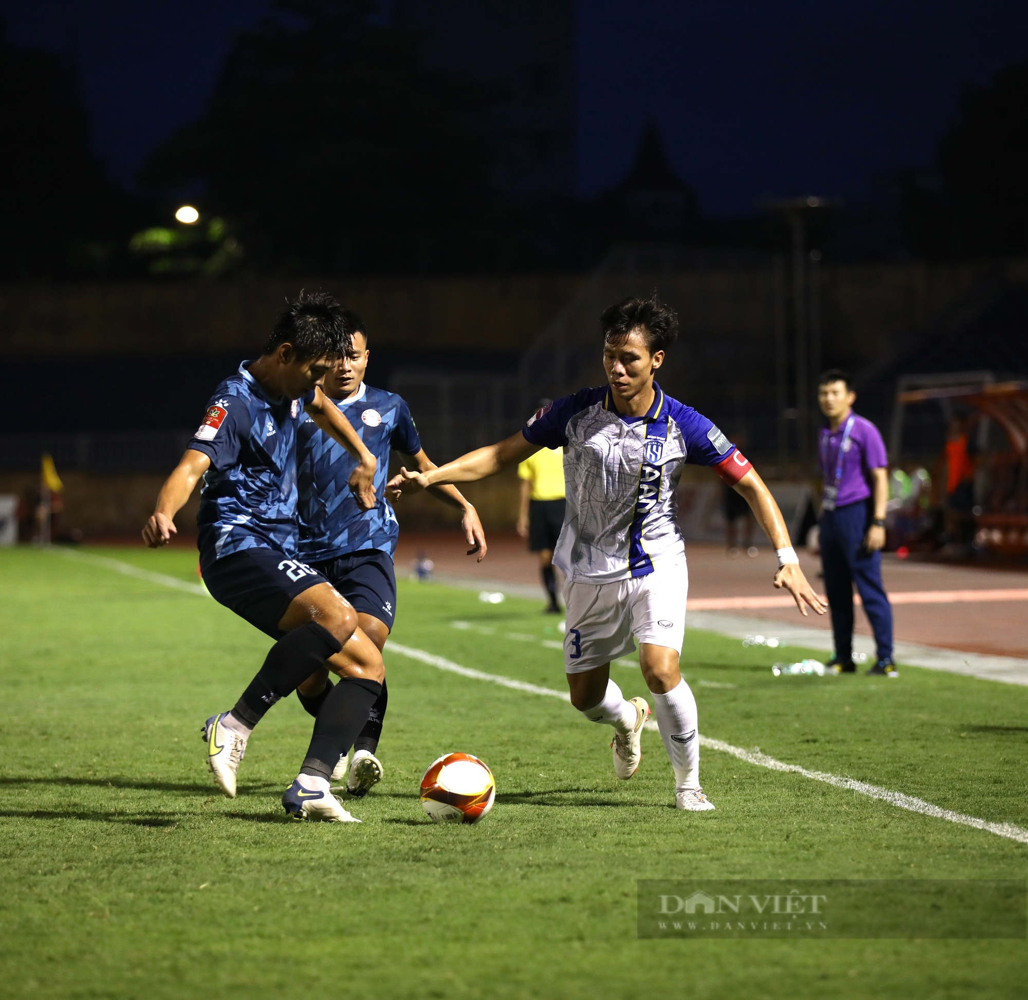 Kết quả vòng 11 V.League 2023: SLNA đánh bại TP.HCM trên sân Vinh - Ảnh 10.