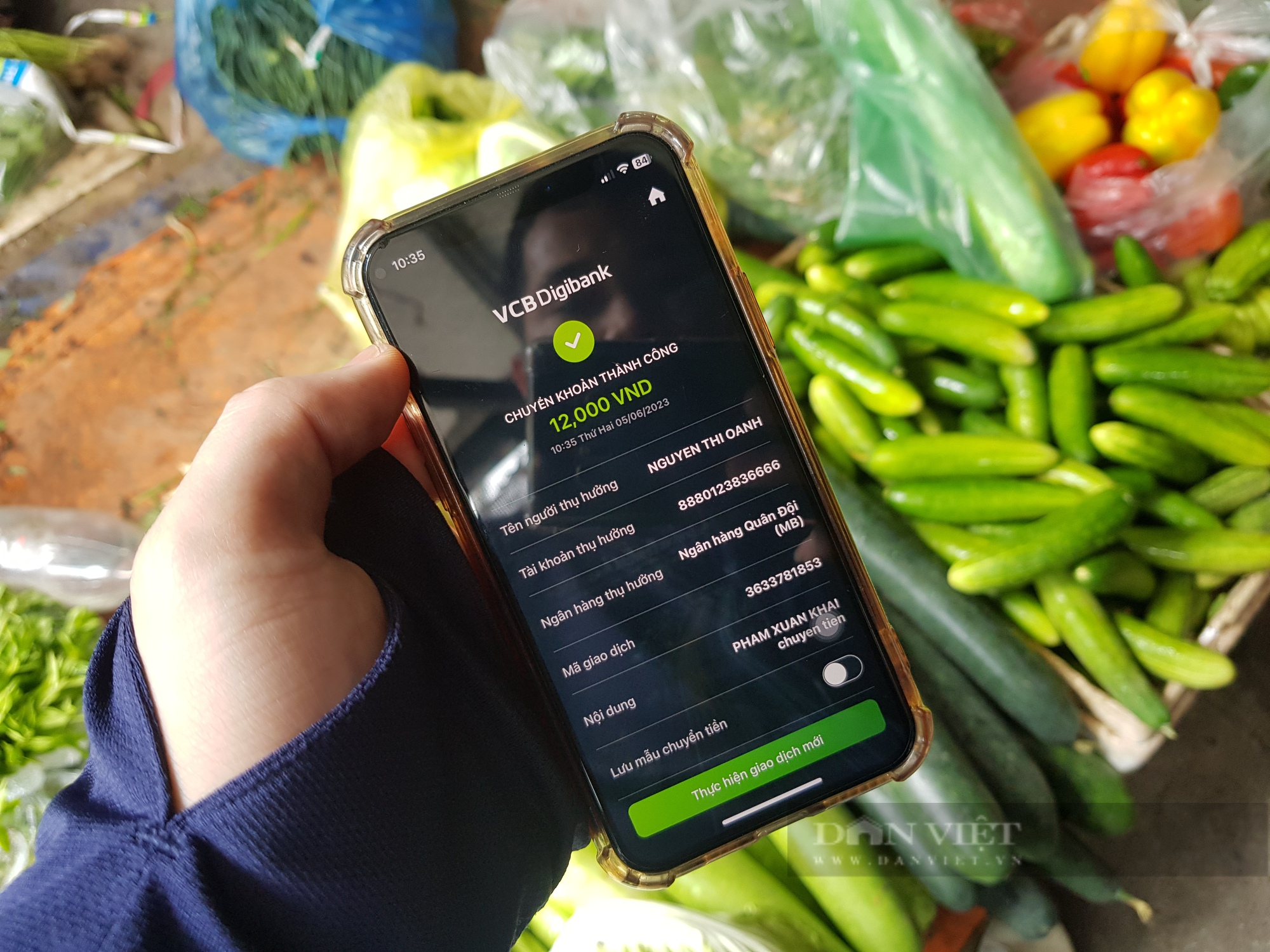 Mua mớ rau, con cá cũng quét QR chuyển khoản: Khi công nghệ đã thành thói quen - Ảnh 2.
