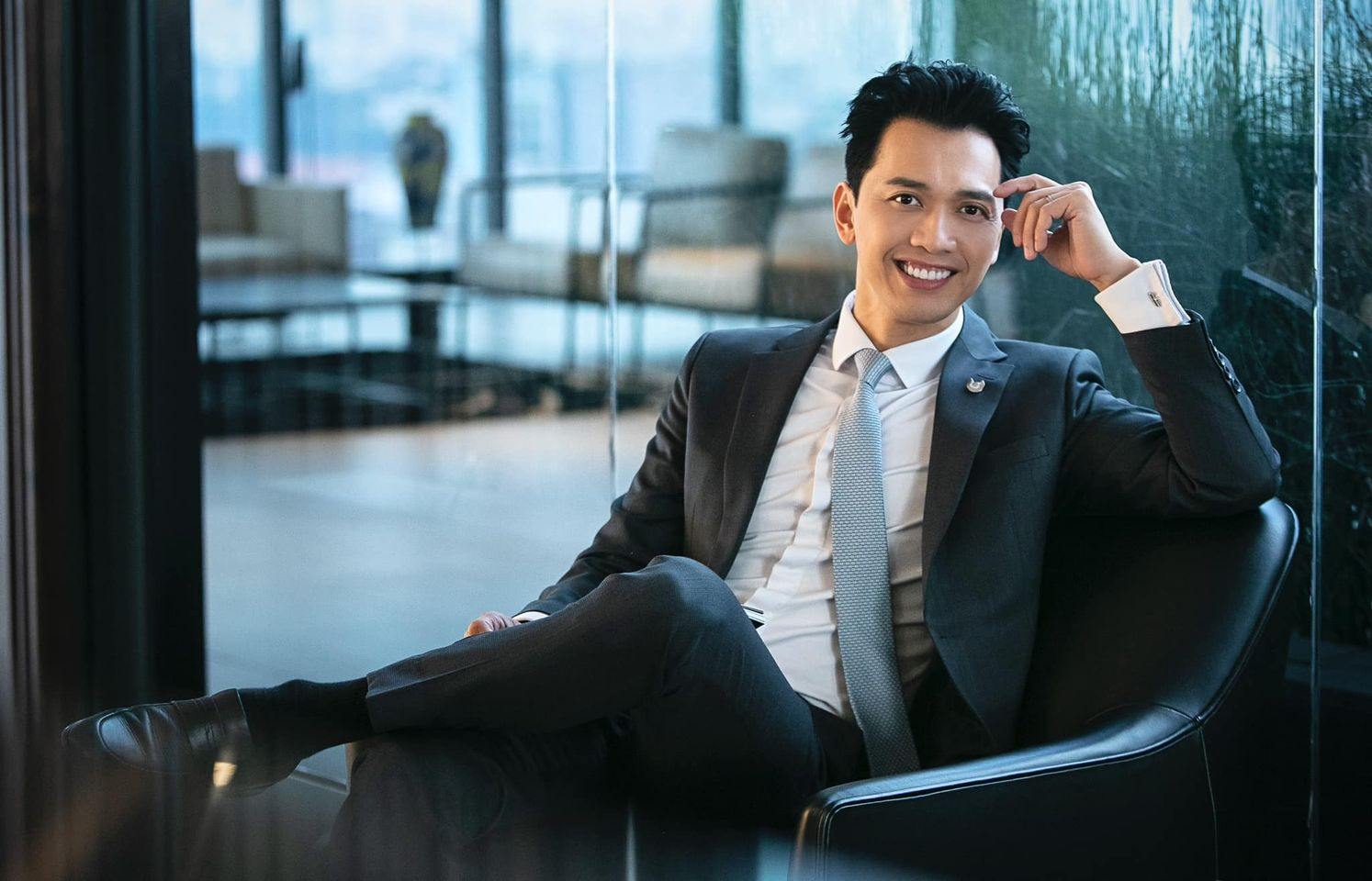 Vẻ điển trai của Chủ tịch ACB Trần Hùng Huy khiến chị em nào cũng muốn &quot;đổ gục&quot; - Ảnh 2.