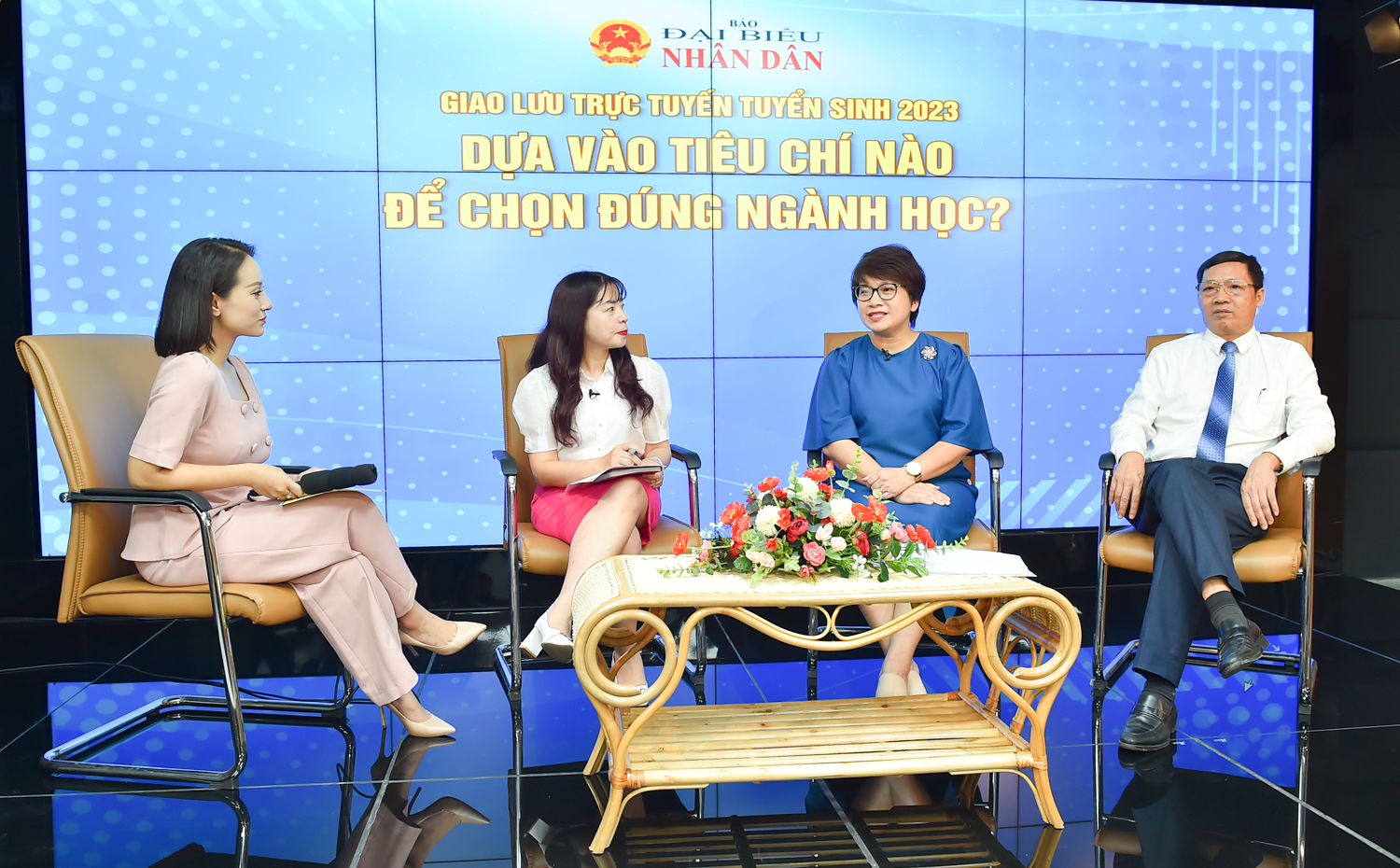Tư vấn tuyển sinh 2023: Thí sinh hãy chọn ngành trước khi chọn trường! - Ảnh 3.