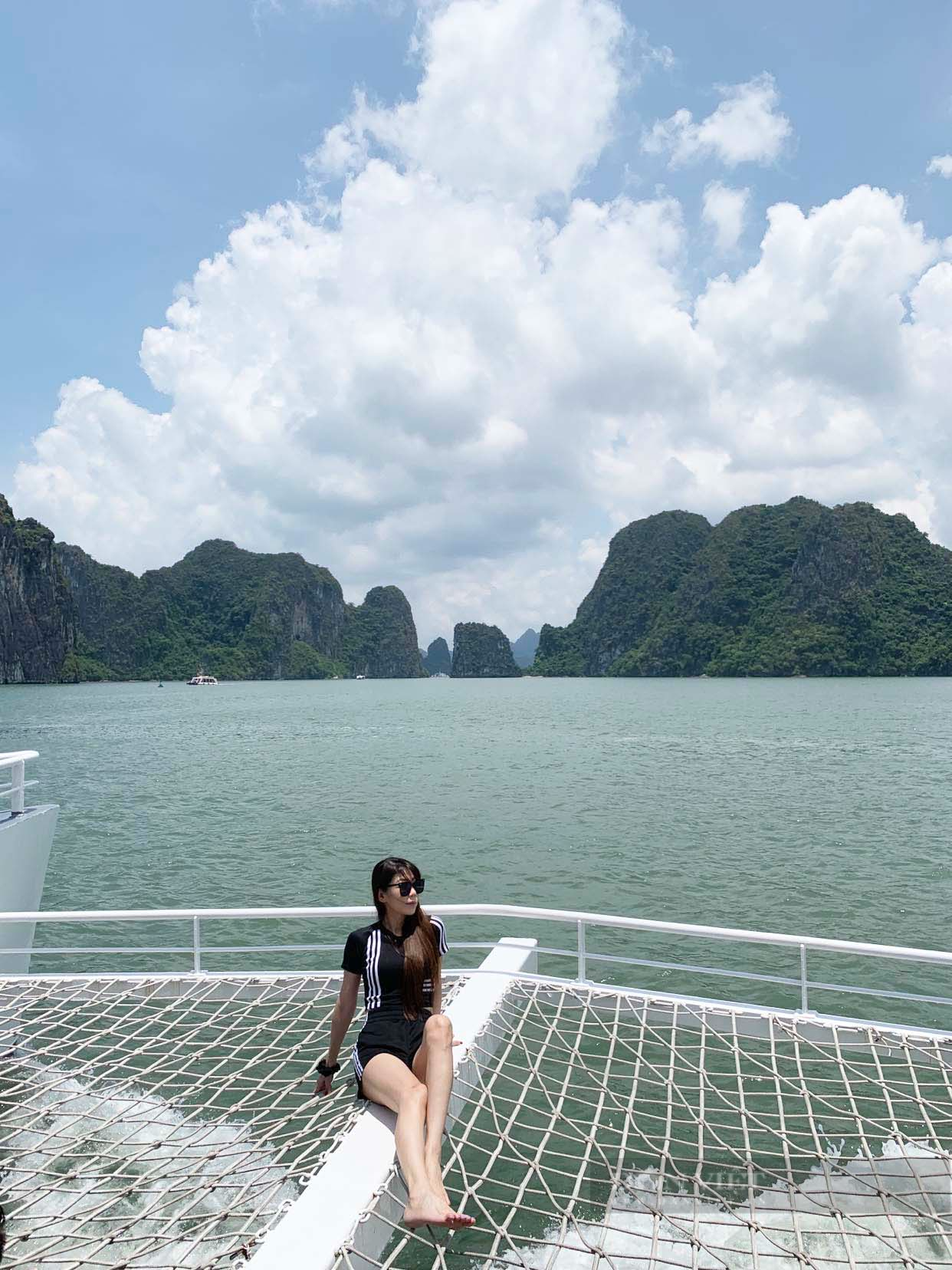 Du khách nước ngoài bất ngờ thốt lên điều này sau một ngày trải nghiệm du thuyền Hạ Long - Ảnh 4.