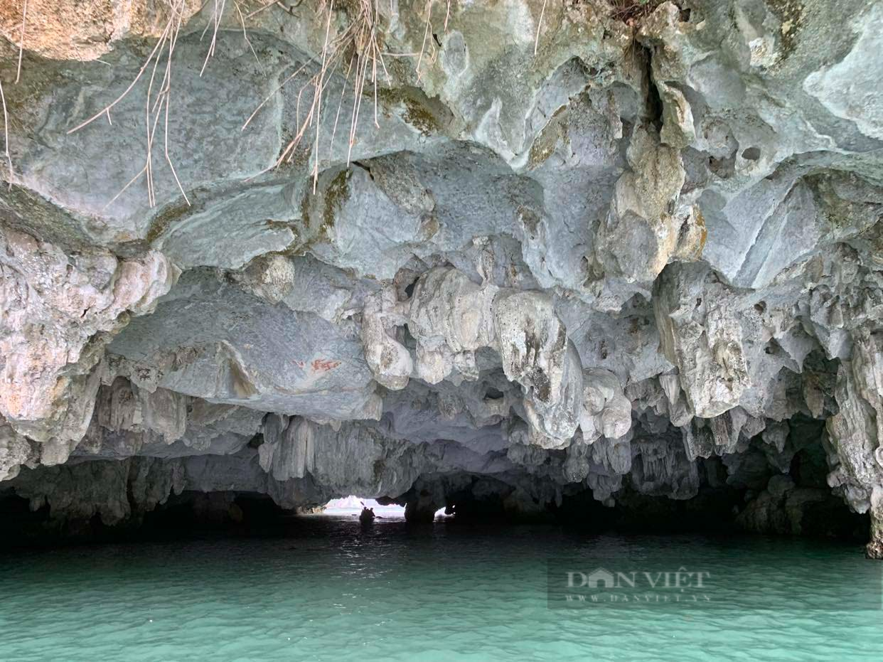 Du khách nước ngoài bất ngờ thốt lên điều này sau một ngày trải nghiệm du thuyền Hạ Long - Ảnh 9.