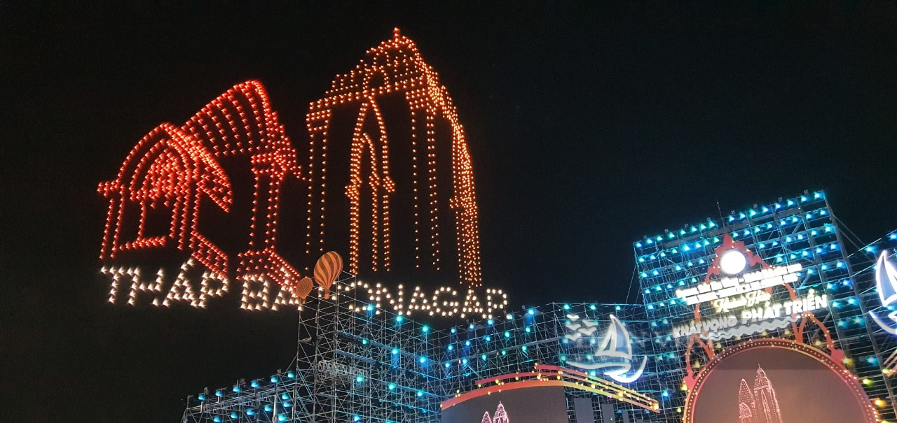 Hàng nghìn máy bay không người lái trình diễn tại festival biển Nha Trang - Ảnh 5.