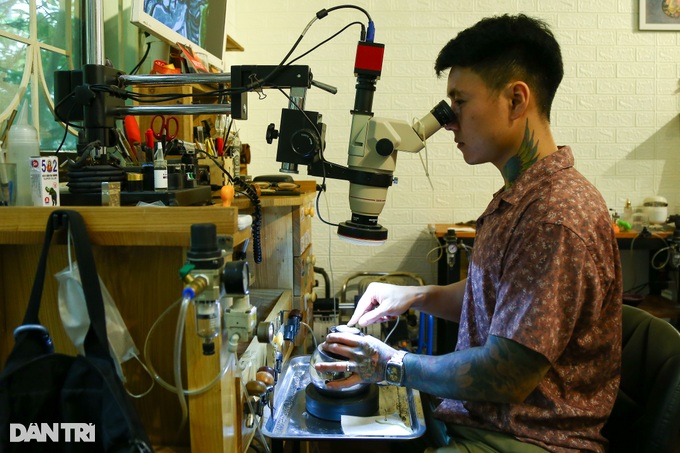 Bỏ việc hái ra tiền, chàng thợ xăm theo nghề "độc" chỉ phục vụ đại gia - Ảnh 2. Bỏ việc hái ra tiền, chàng thợ xăm theo nghề "độc" chỉ phục vụ đại gia - Ảnh 2.