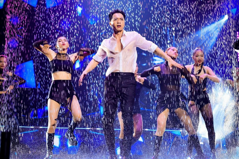 Xuất hiện tin đồn sau màn biểu diễn gây &quot;bão&quot; của Chủ tịch ACB Trần Hùng Huy, MC Khắc Nguyện bất ngờ làm điều này - Ảnh 6.
