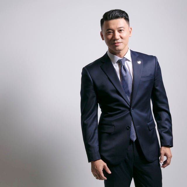 Xuất hiện tin đồn sau màn biểu diễn gây &quot;bão&quot; của Chủ tịch ACB Trần Hùng Huy, MC Khắc Nguyện bất ngờ làm điều này - Ảnh 5.