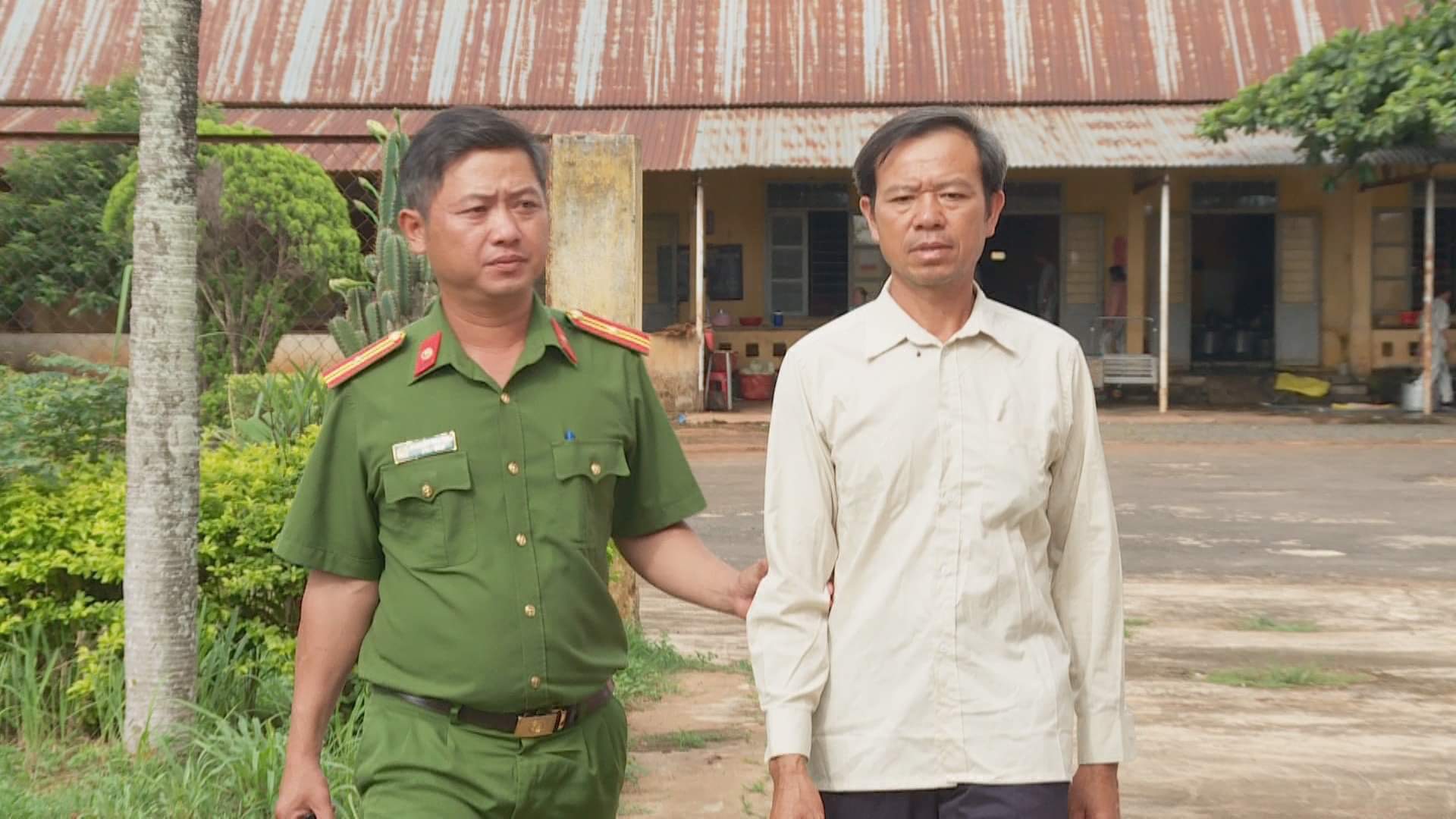 Bực tức vì bị chửi bới, người đàn ông cầm gậy đánh hàng xóm tử vong - Ảnh 1.