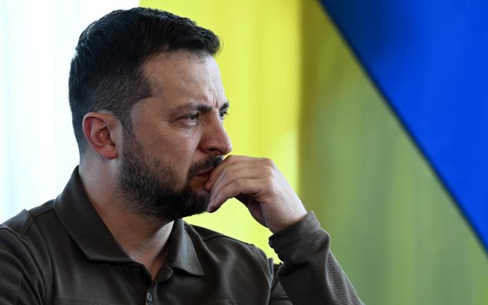Thủy điện Kakhovka nổ tung: Zelensky bị sốc trước phản ứng của LHQ và Hội Chữ thập đỏ - Ảnh 1.