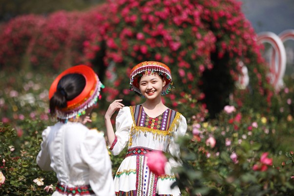 Khắp nơi nắng nóng, du khách rủ nhau tới Fansipan giải nhiệt - Ảnh 7.