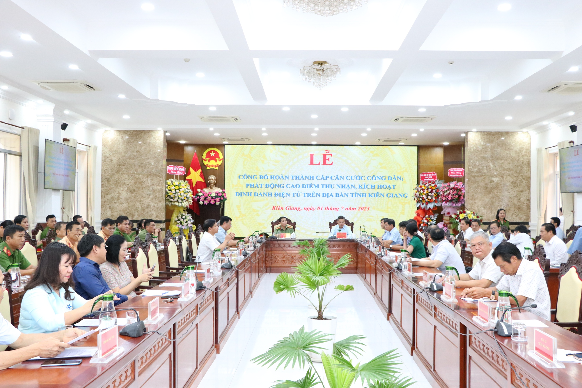 Kiên Giang công bố hoàn thành chỉ tiêu cấp 100% CCCD - Ảnh 1.