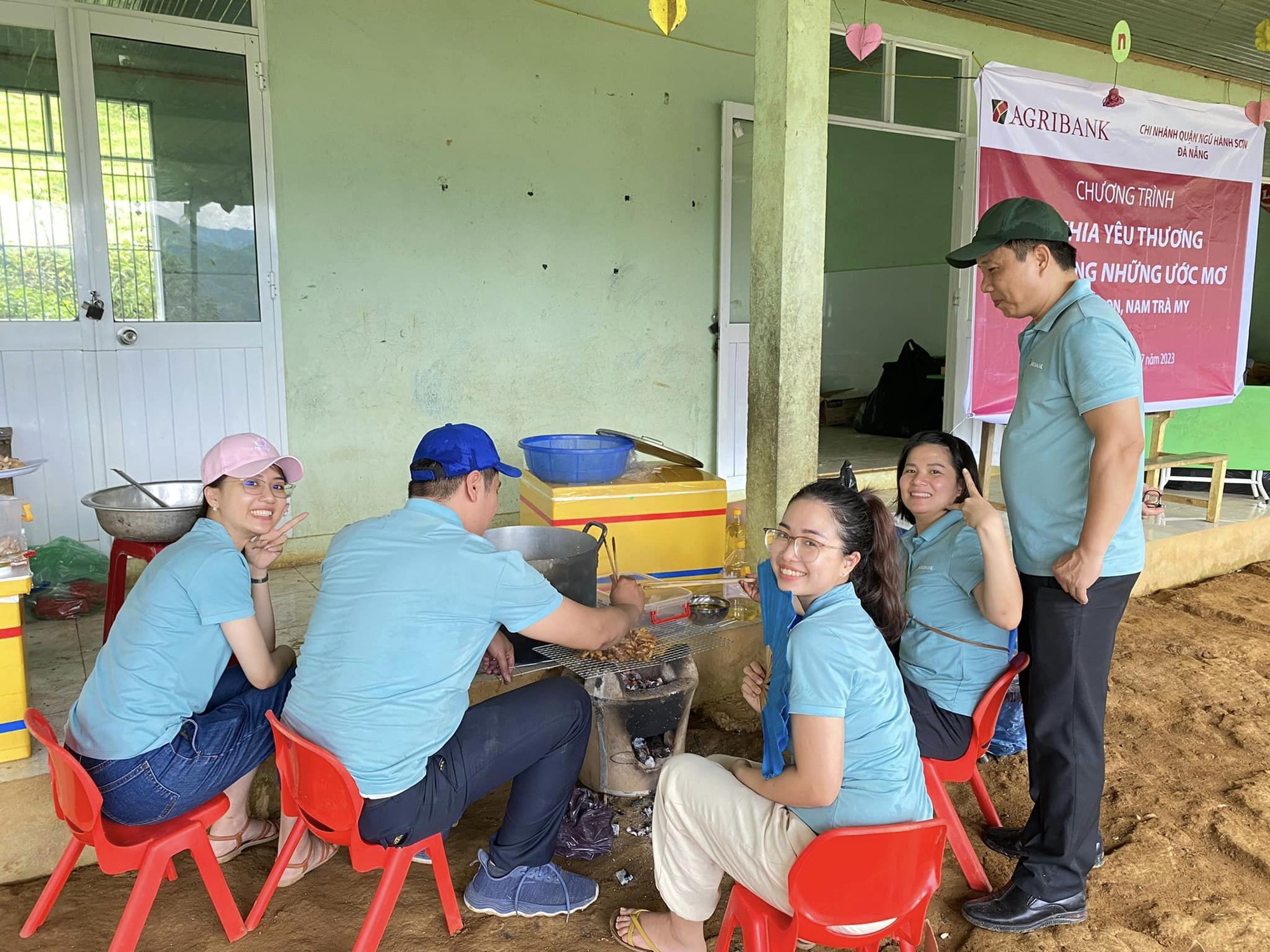 Đà Nẵng: Agribank Ngũ Hành Sơn - mang “ánh sáng” yêu thương đến với người dân xã Trà Don - Ảnh 4.