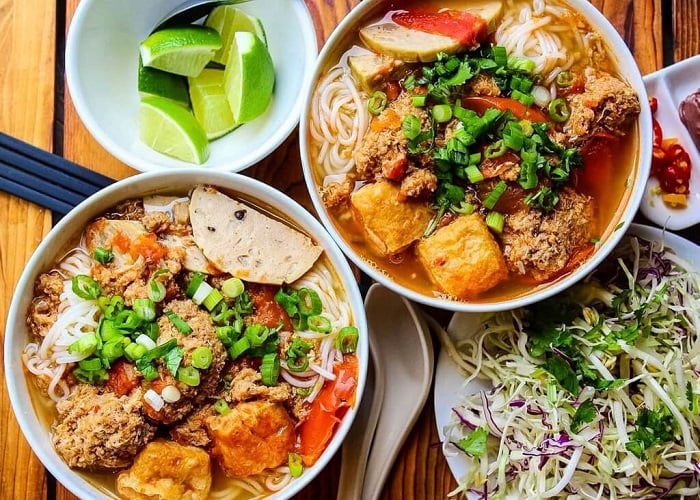 Top những món bún ngon, hấp dẫn ở Hà Nội mà du khách Tây rất thích ăn - Ảnh 8.