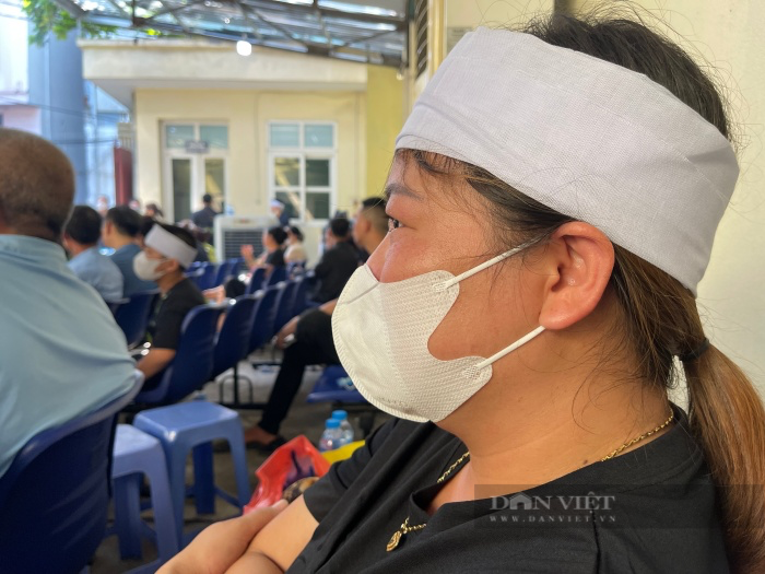 Đẫm nước mắt đám tang 3 chị em trong gia đình tử vong sau vụ cháy ở ngõ Thổ Quan, Hà Nội - Ảnh 7.