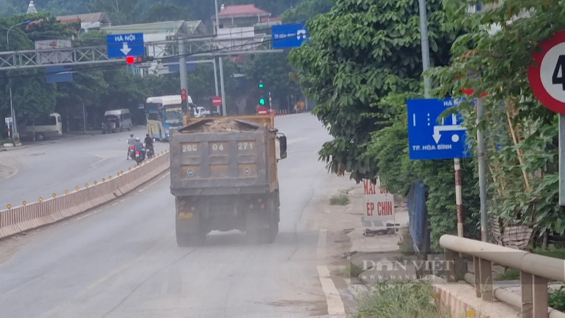 Vụ xe ben chở đất có ngọn: Công an thành phố Hòa Bình nói gì? - Ảnh 1.