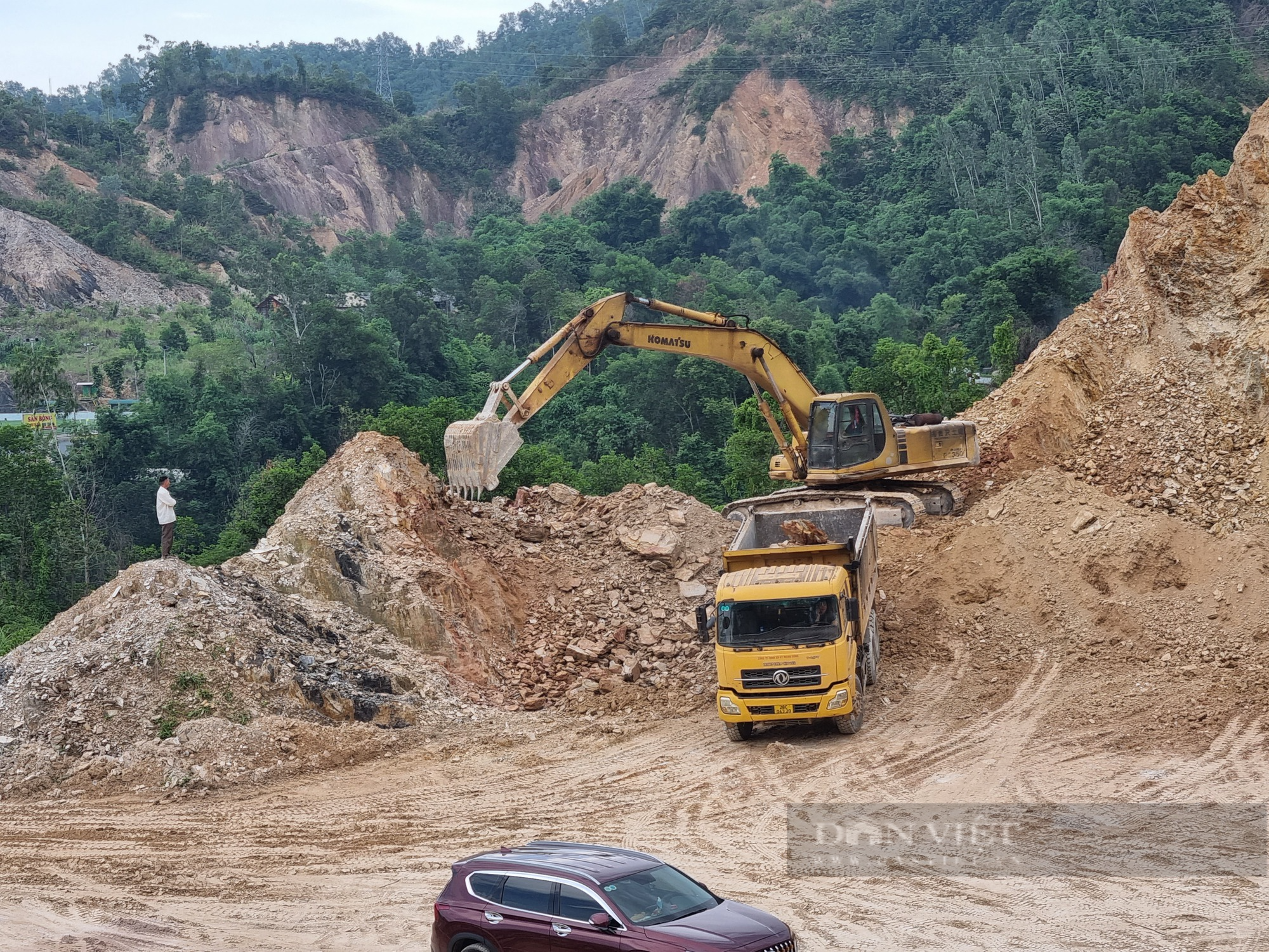 Vụ xe ben chở đất có ngọn: Công an thành phố Hòa Bình nói gì? - Ảnh 2.