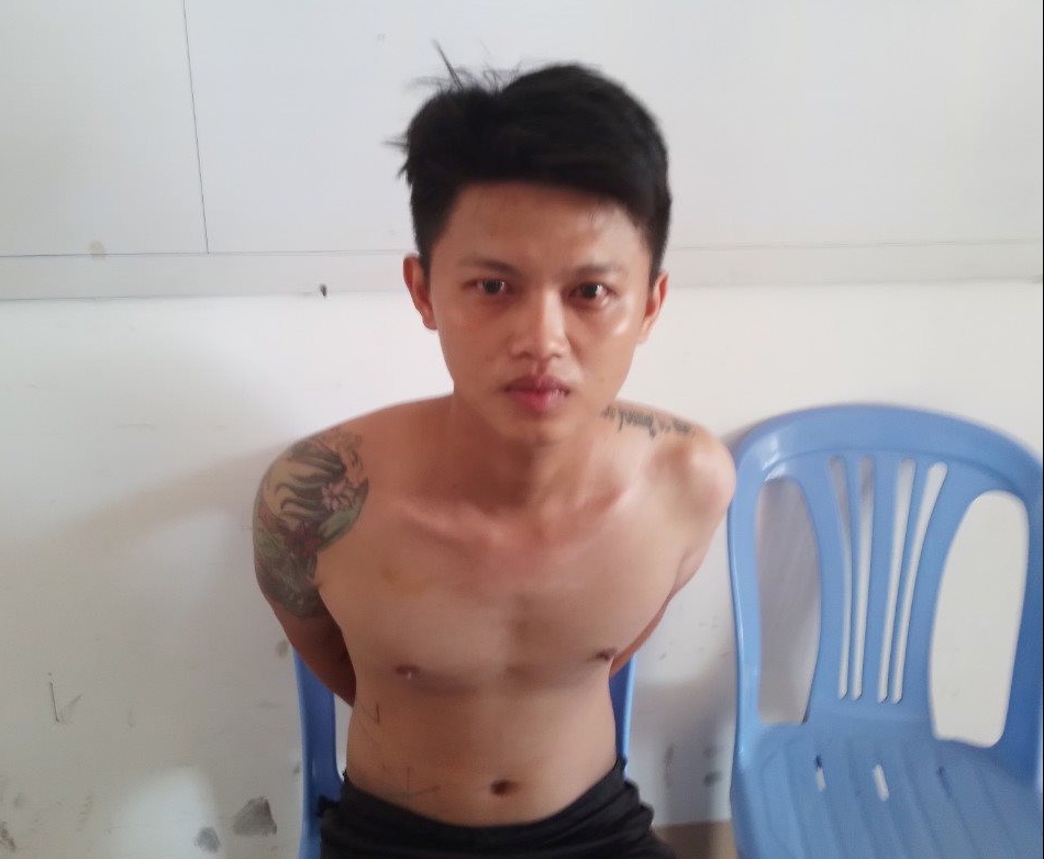 Bắt 3 đối tượng dùng bom xăng ném vào nhà dân ở Bình Thuận - Ảnh 1.