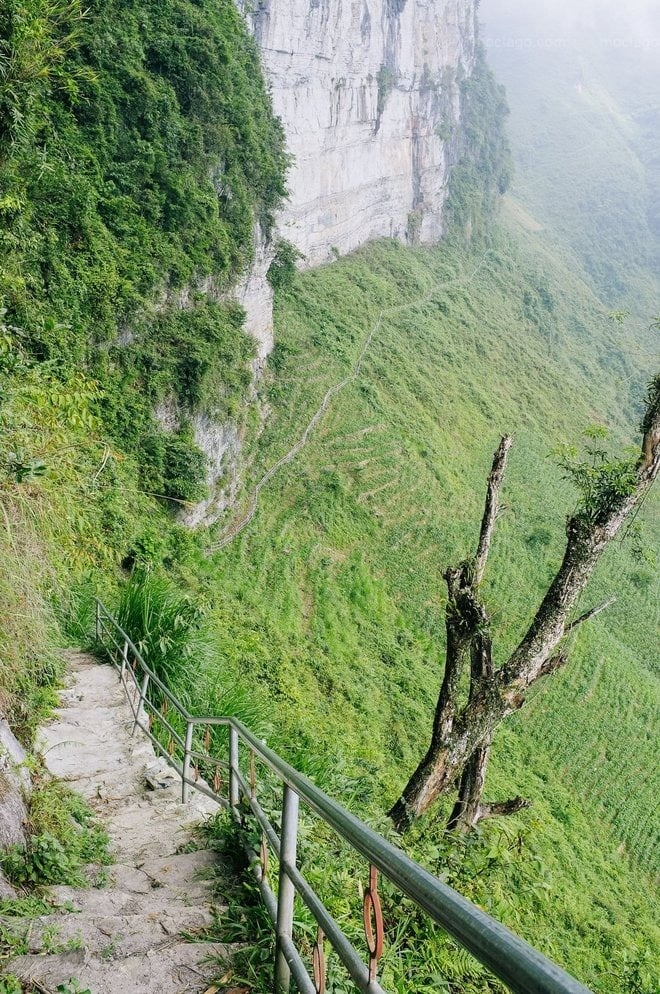 dia diem du lich,  kinh nghiem cam trai,  tinh Ha Giang,  vach da trang anh 1