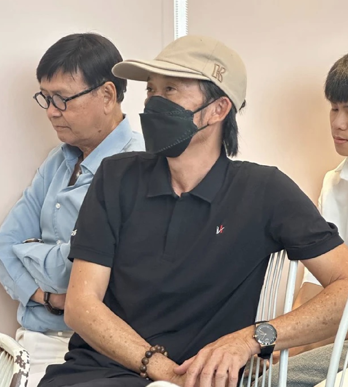 Hoài Linh hoá thân thành công chúa trong MV mới của Dương Triệu Vũ - Ảnh 2.