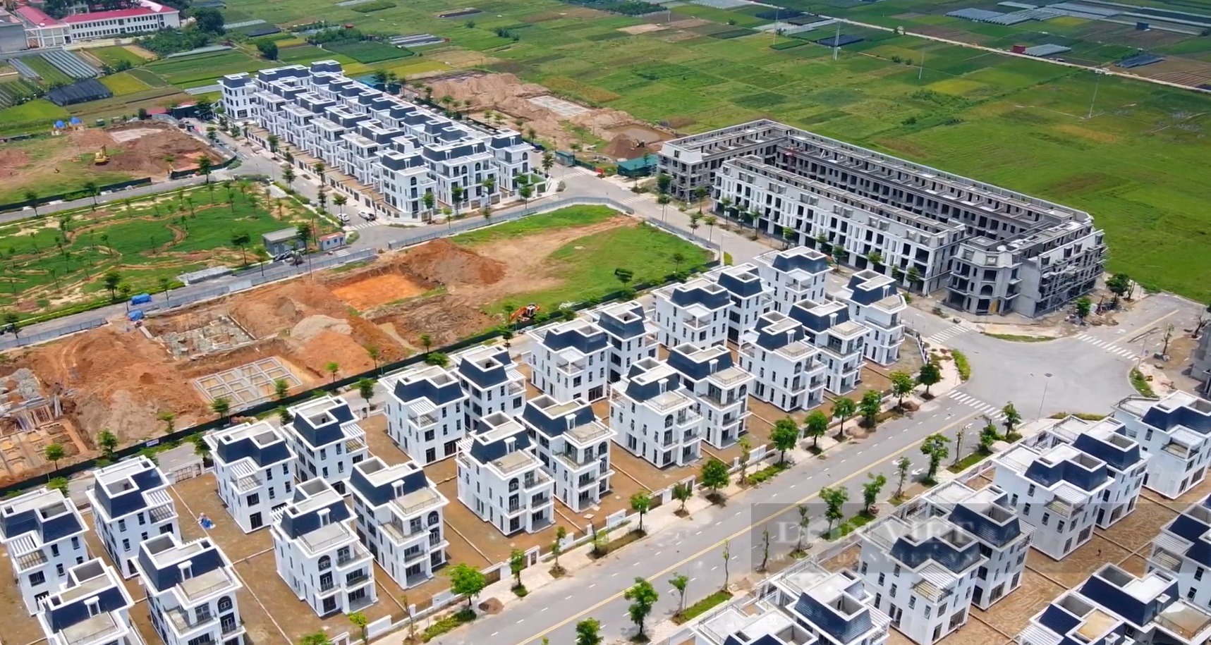 Thị trường bất động sản khó khăn, phân khúc nào vẫn “sống khỏe”? - Ảnh 1.